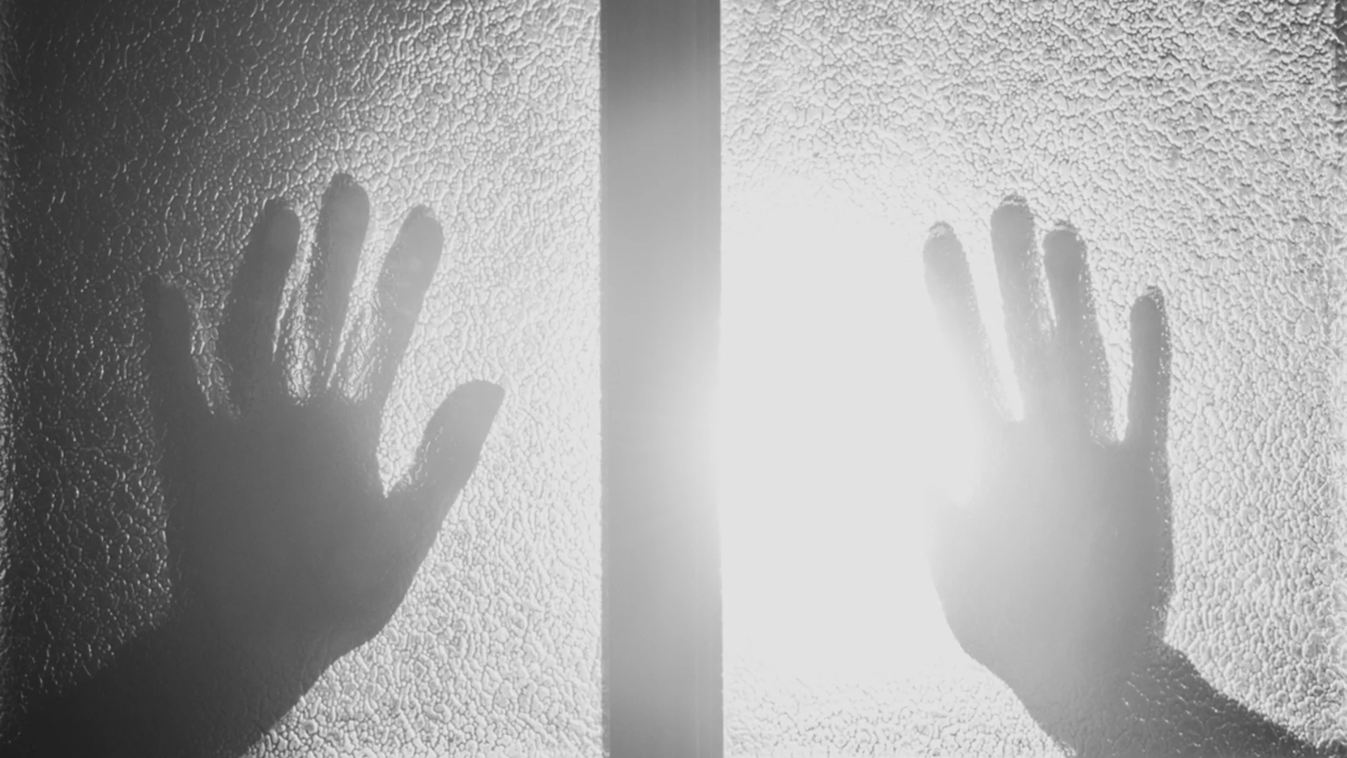 Врагът в леглото: Разкриха мрежа от мъже, организирали изнасилванията на жените си