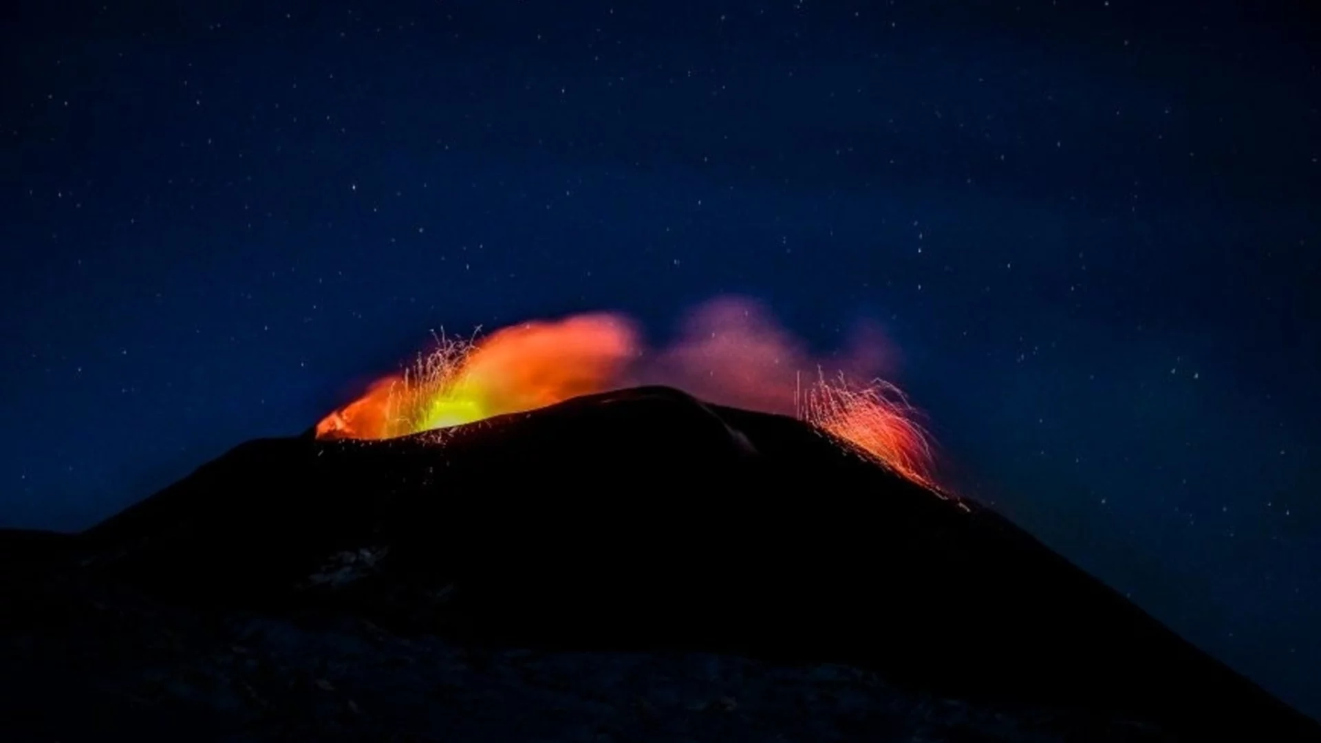 Учени разкриха как се е образувал вулканът Етна