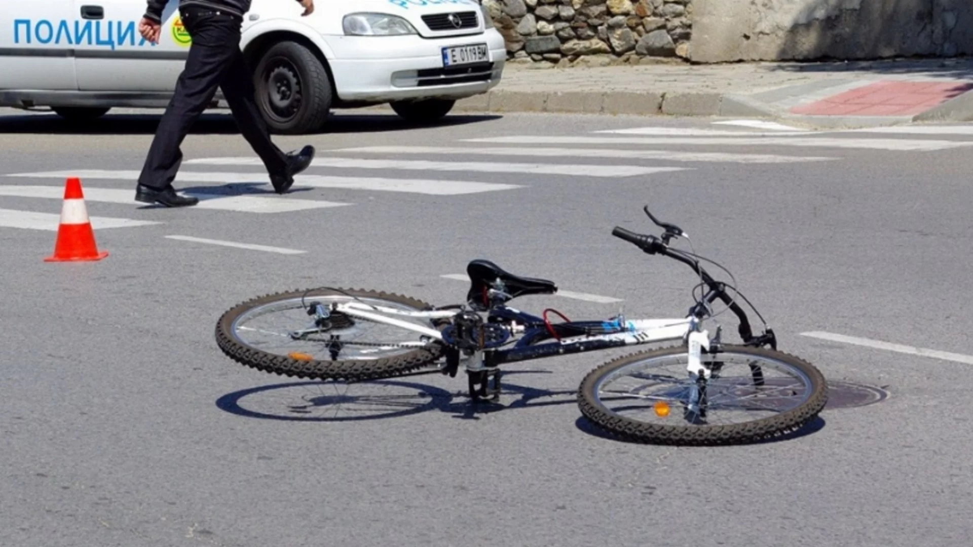 Велосипедистка се блъсна в автомобил