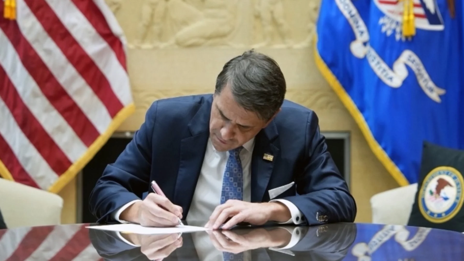 Правителството на Тръмп улеснява употребата на марихуана за медицински цели