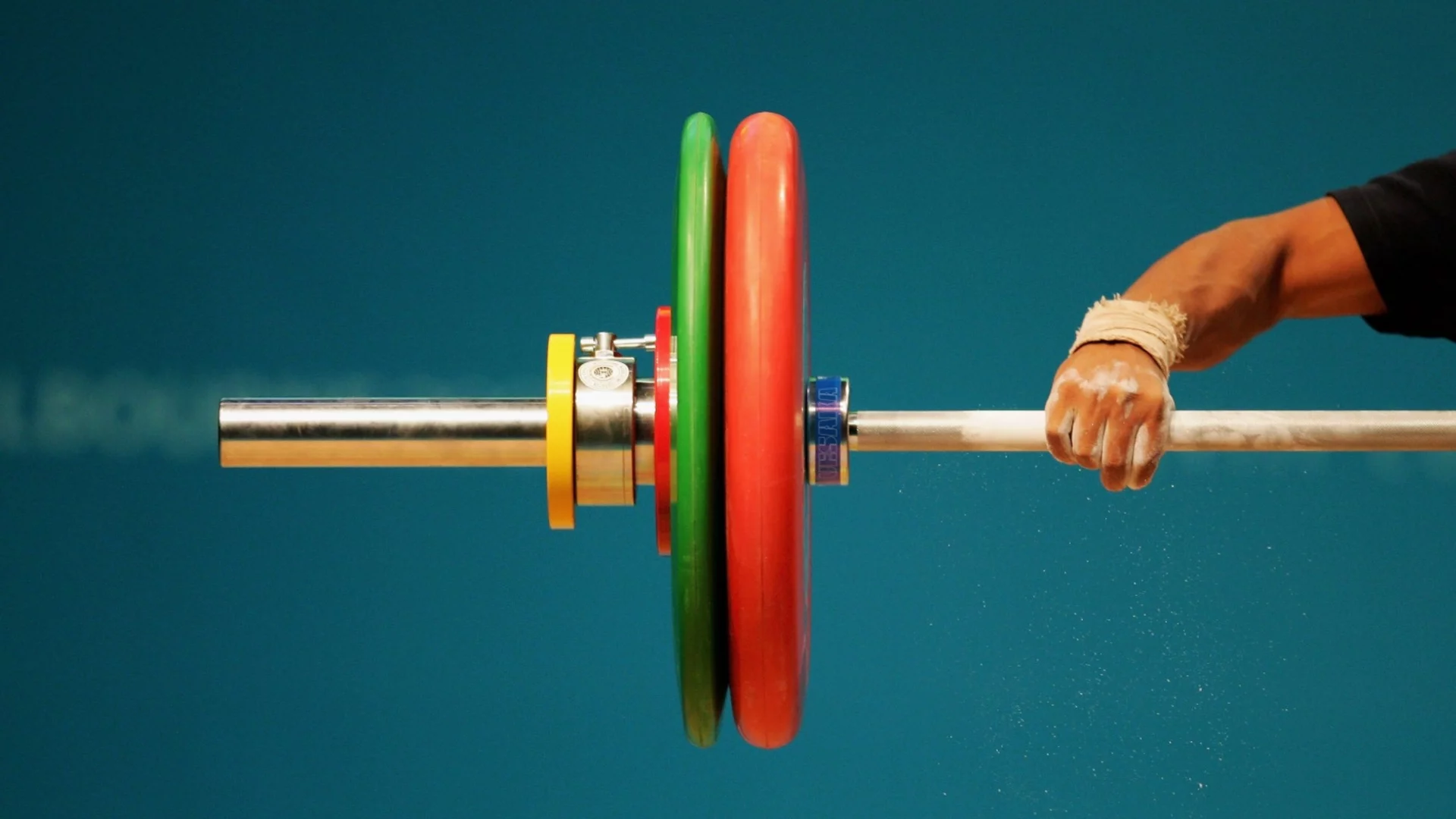 Руснак счупи още един рекорд на Европейското по щанги, но едва не изпусна титлата