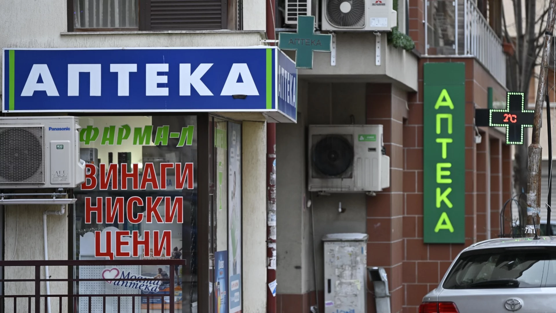 Изкривена конкуренция? КЗК проверява пазара за скъпите лекарства