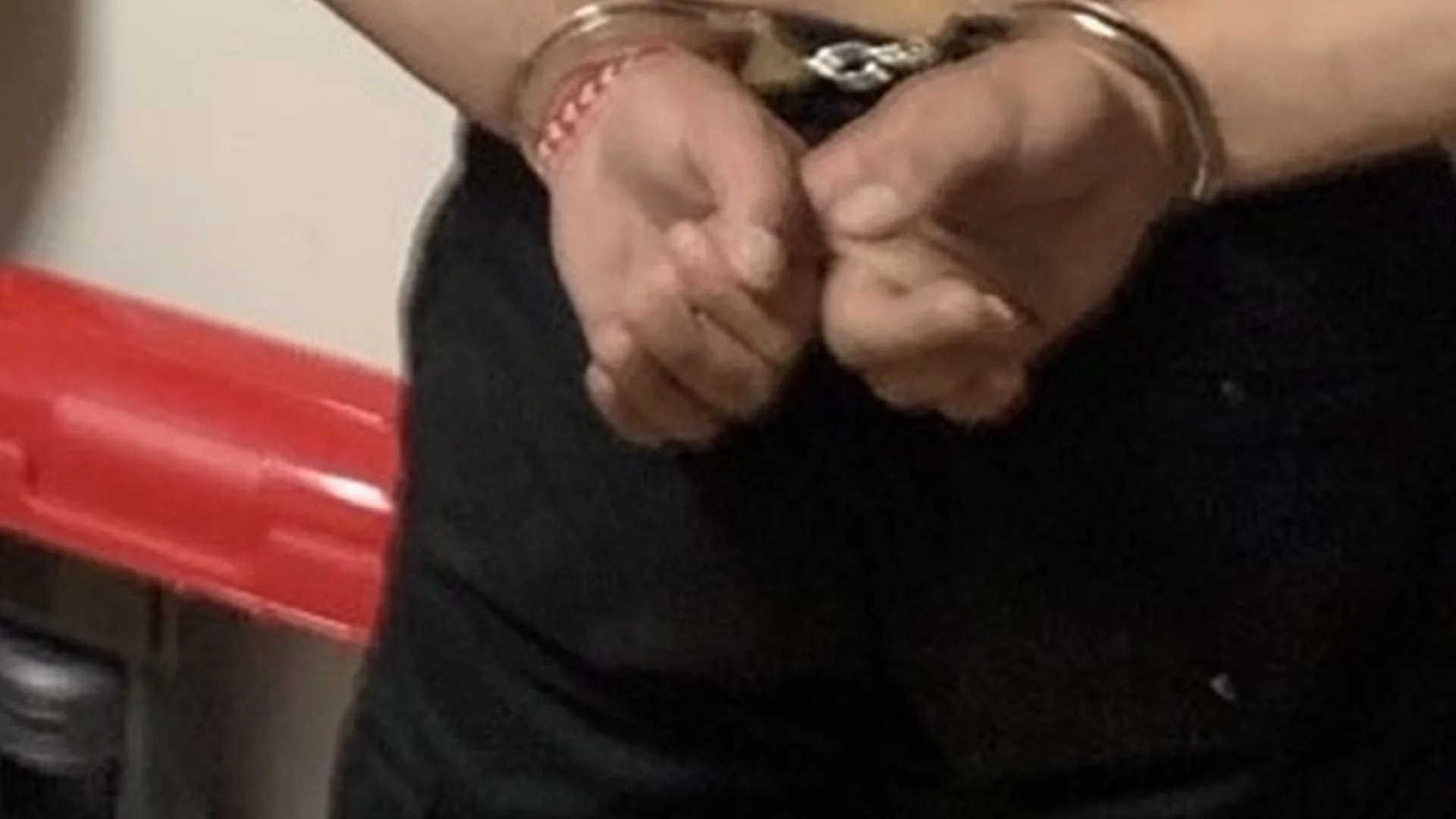 Ударил баща си със стол: Задържаха мъж за домашно насилие