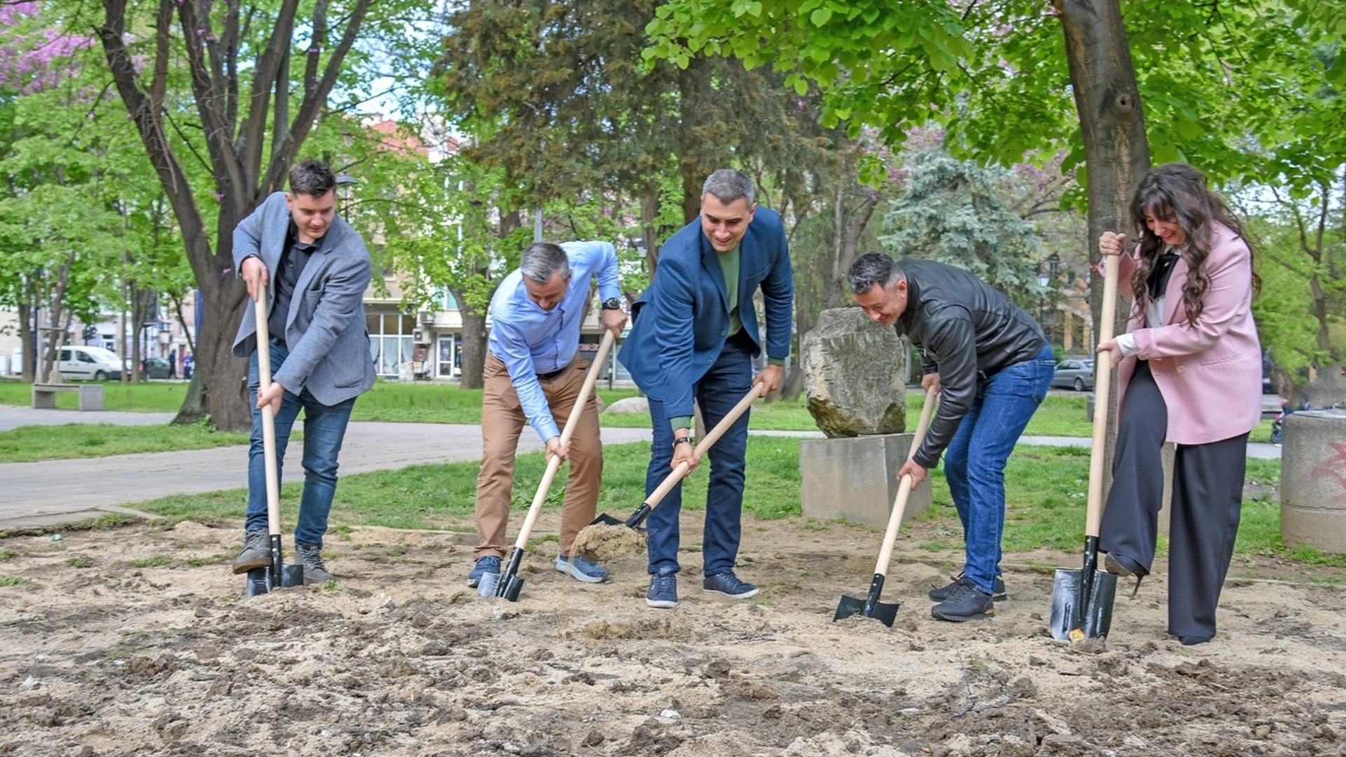 Започва изграждането на нова детска площадка в парк „Градска градина“ в Пазарджик