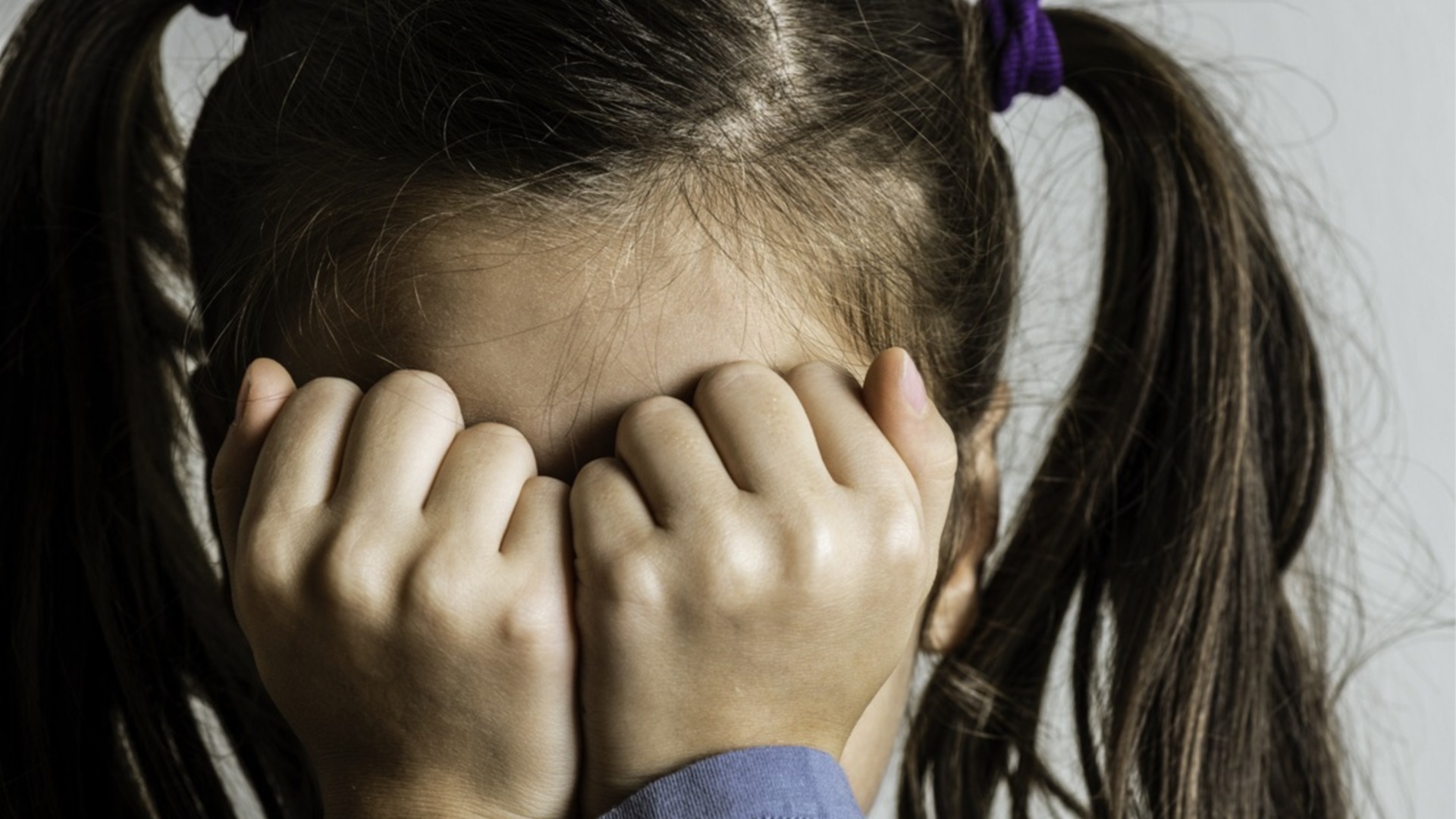 Родители с тревожен сигнал: Деца са бити и заключвани в градина