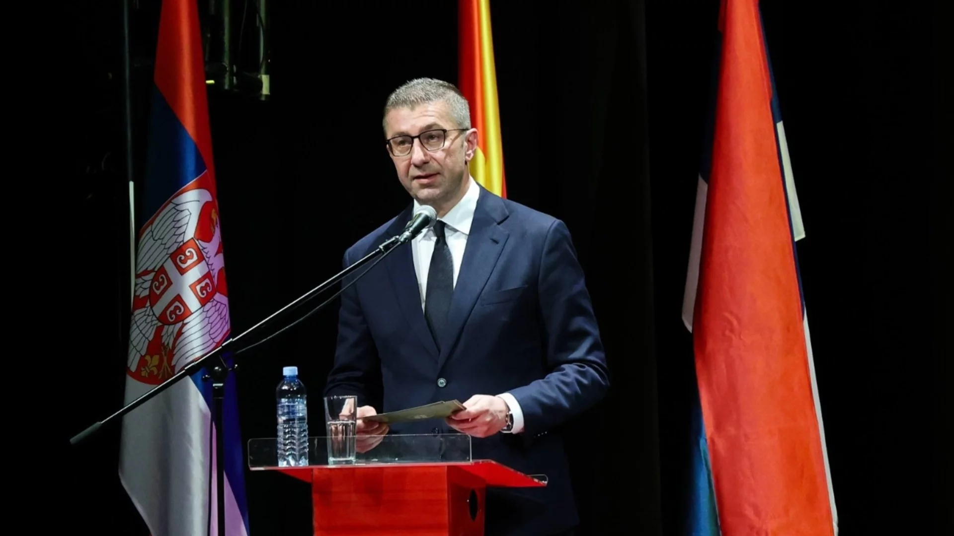 Силяновска и Мицкоски са се свързали с Радев. Опозицията в Скопие защити България