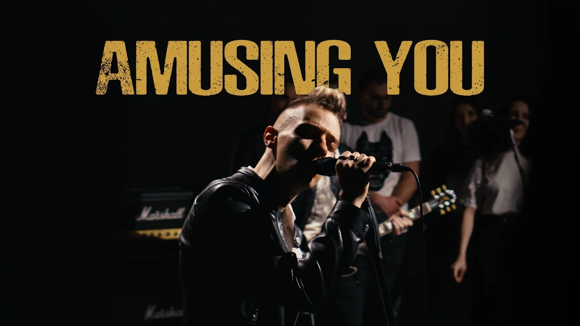 Група Innerglow зазвучава по различен начин в новия сингъл "Amusing You" (ВИДЕО)