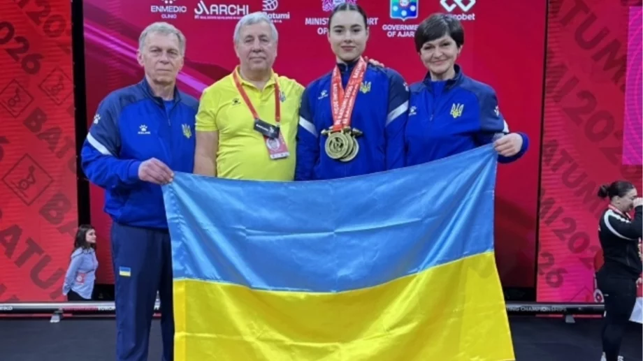 Напрежение на турнира с Карлос Насар: Украинска щангистка отказа снимка с рускиня