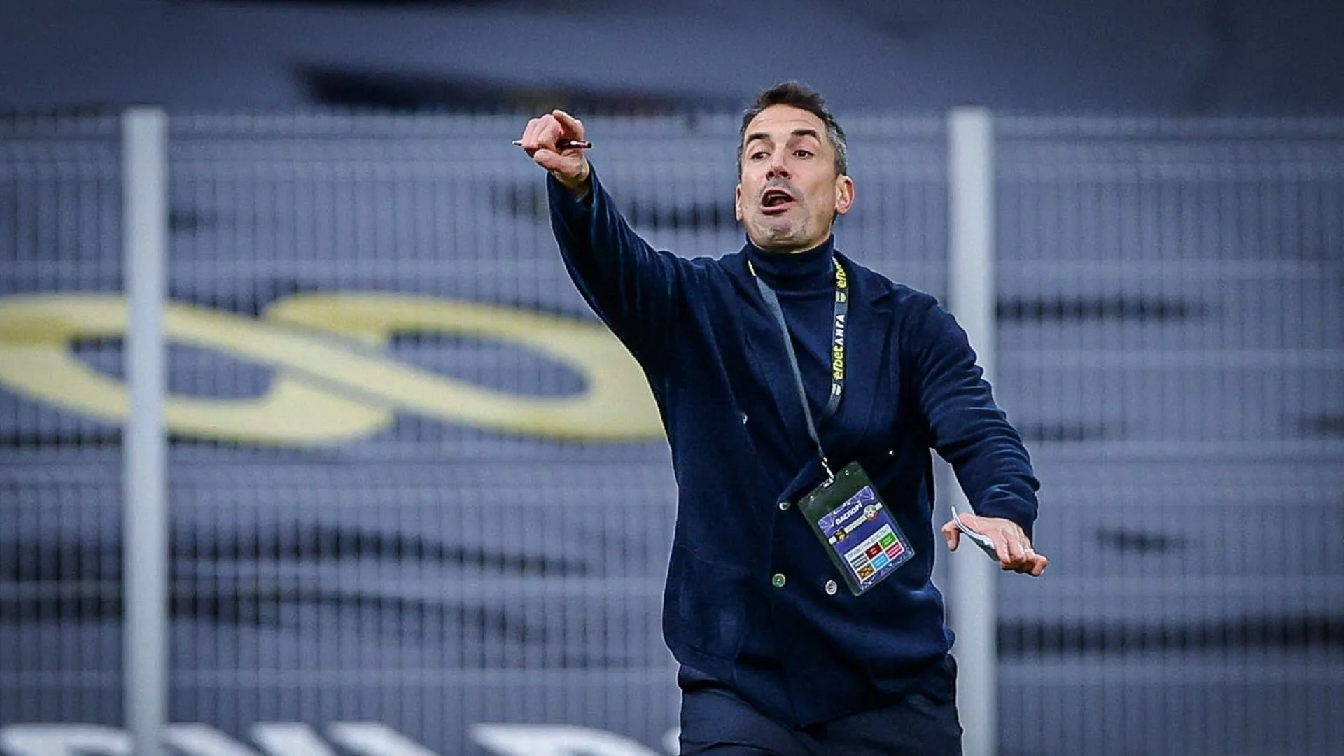 Хулио Веласкес викна двама от Левски на спявка преди Вечното дерби с ЦСКА