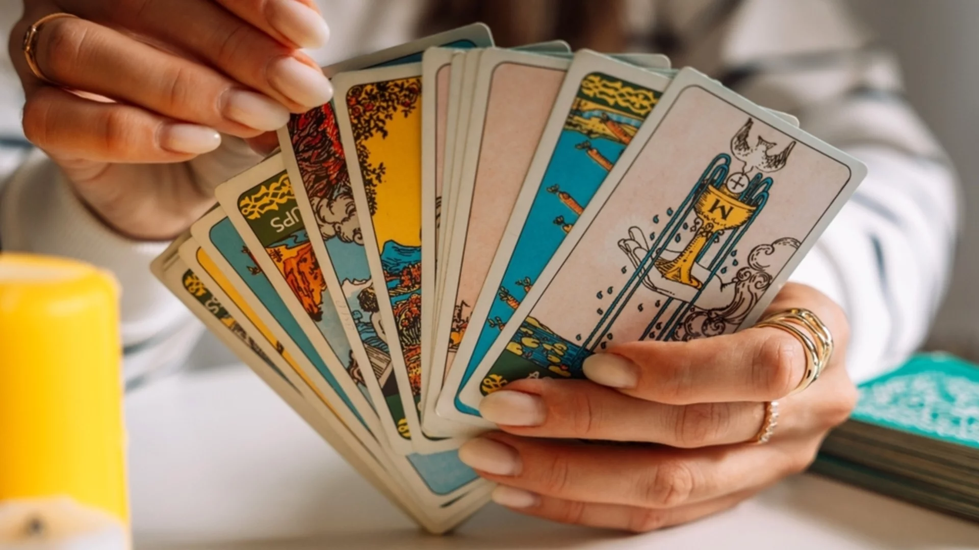 Таро хороскоп за май 2026: Страст, действие и тежки уроци за 2 зодии