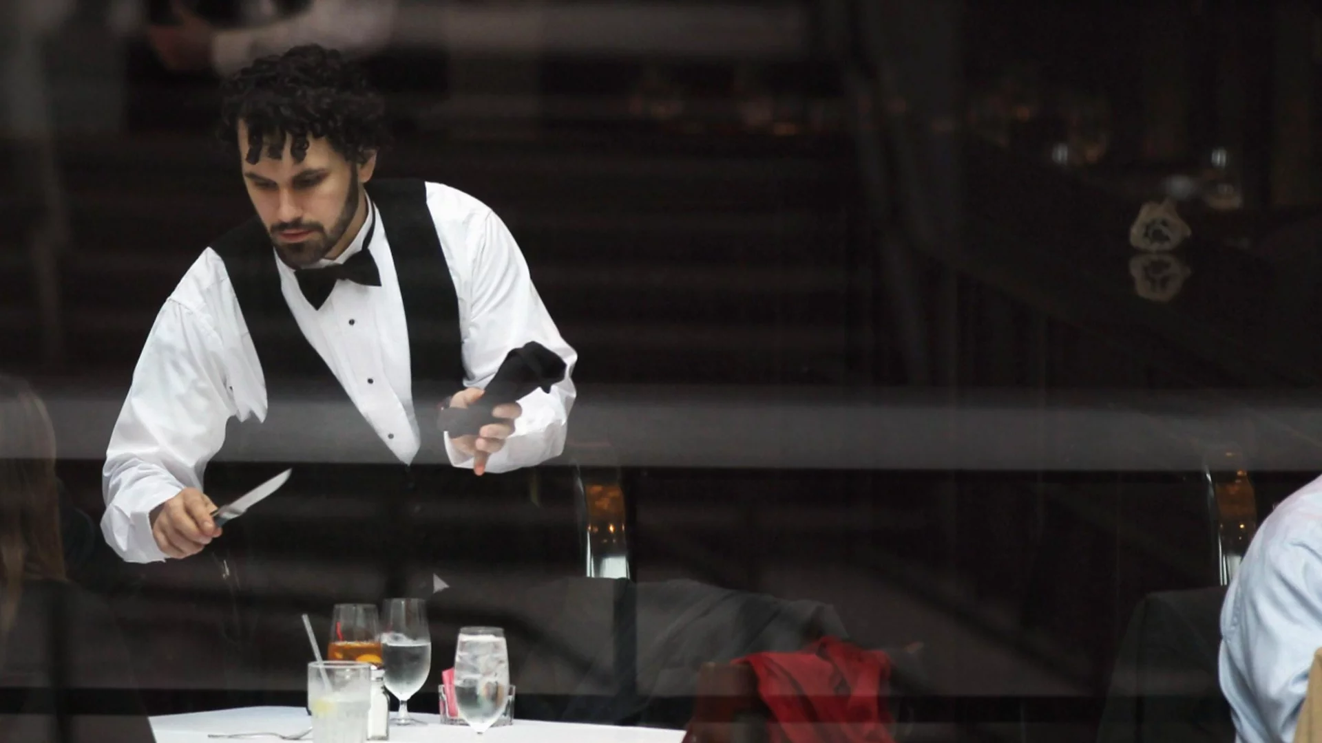 Преди - за 2 дни, сега - за 6 месеца: Черноморието пред криза заради проблем с издаването на визи за чужди работници