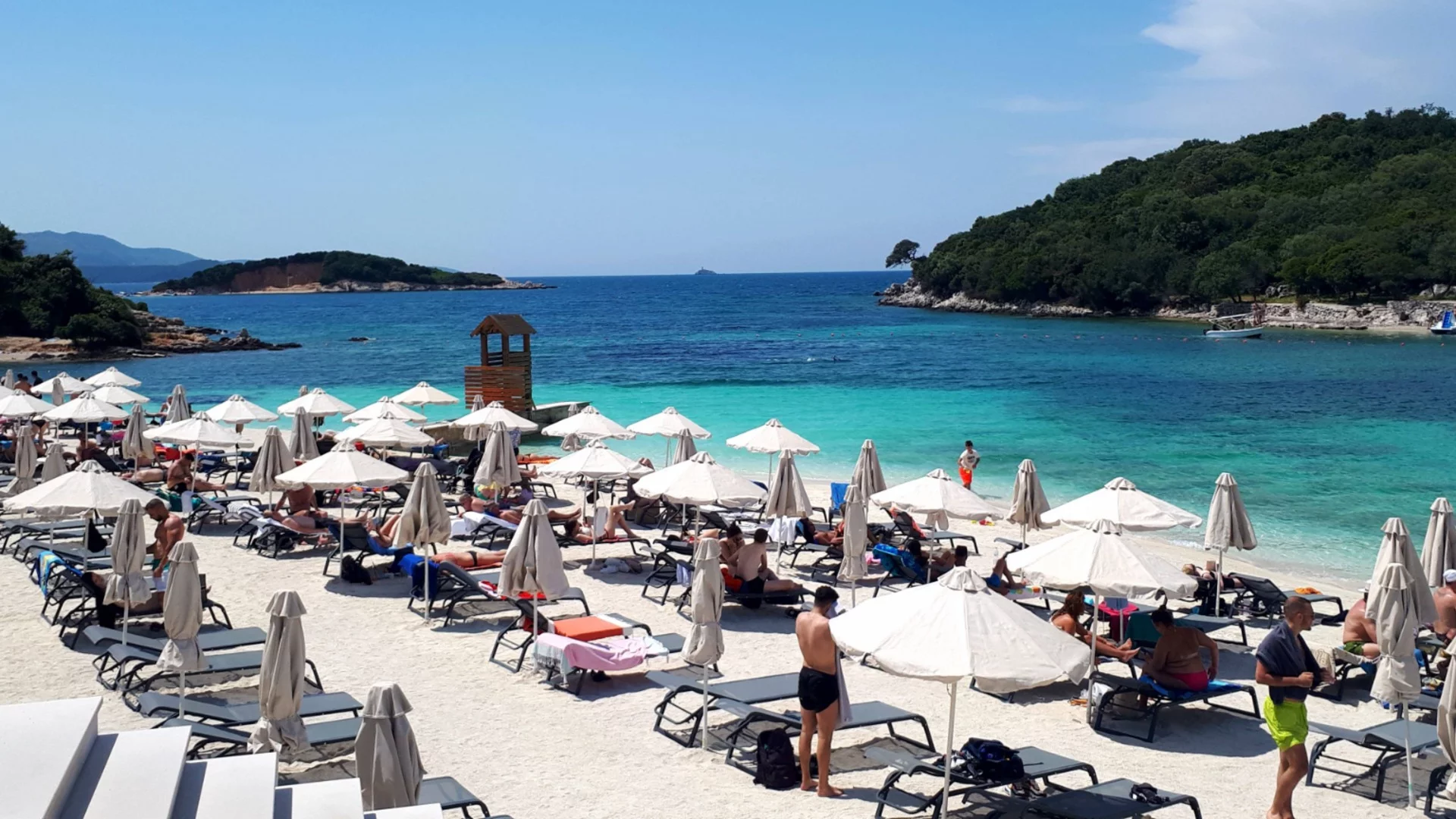 Наплив на туристи в Албания заради кризата в Близкия изток