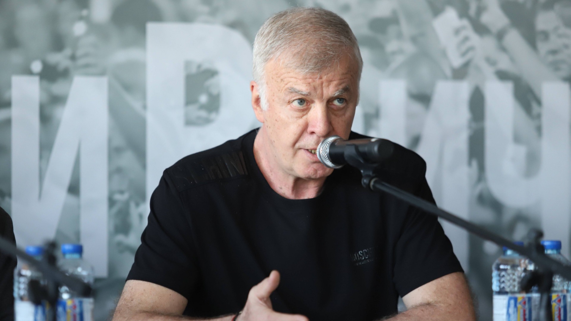 ГЛЕДАЙТЕ НА ЖИВО: Емоционален Сираков сдава властта - Левски има нов собственик! (ВИДЕО)