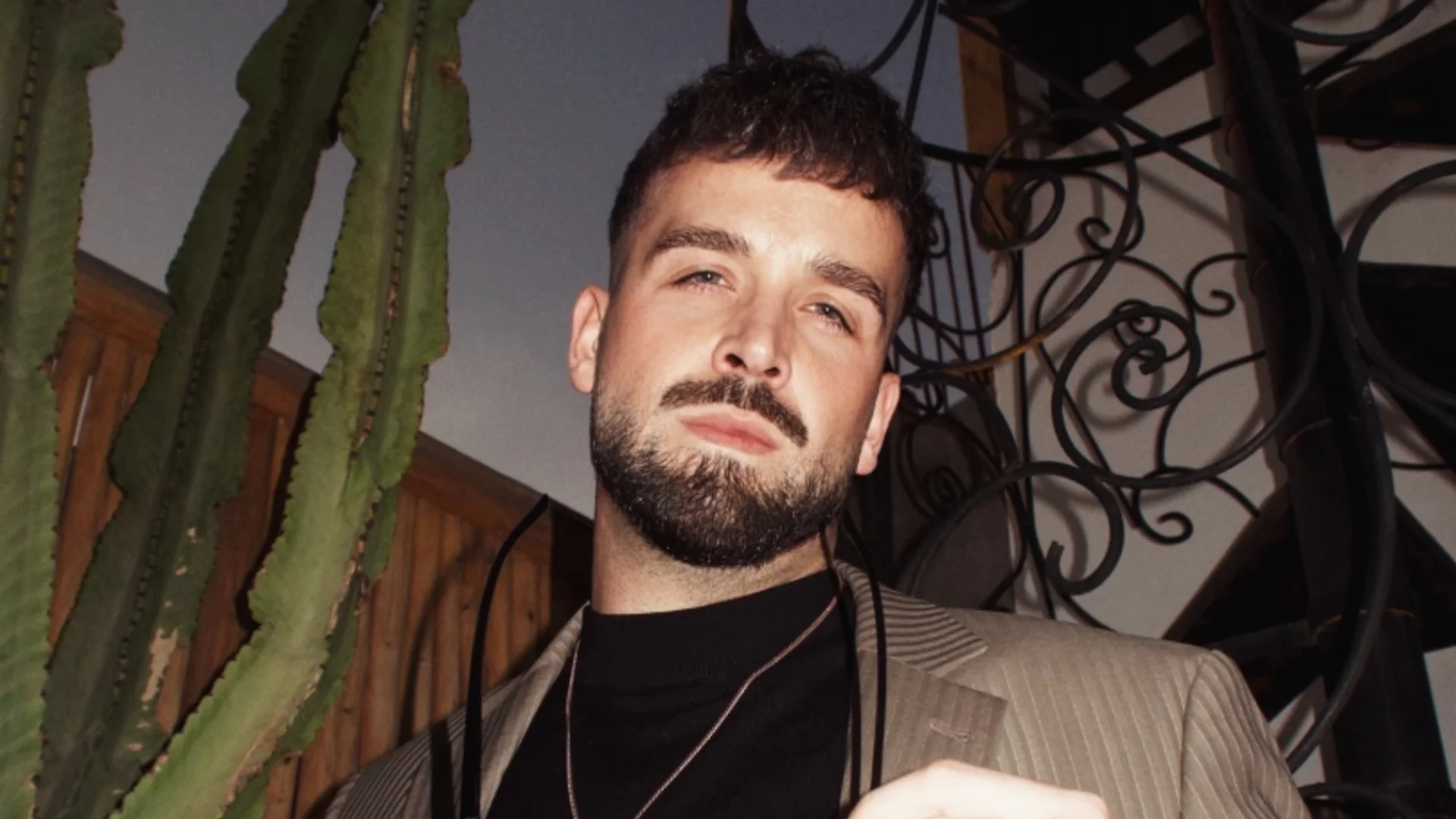 Вениамин разбива клишетата с "мечка" "У дома" (ВИДЕО)