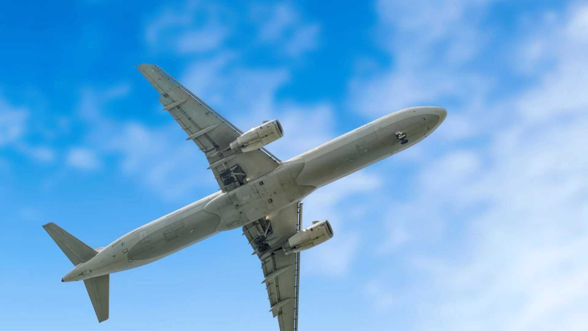 За първи път от началото на войната: Възобновиха международните полети от Техеран