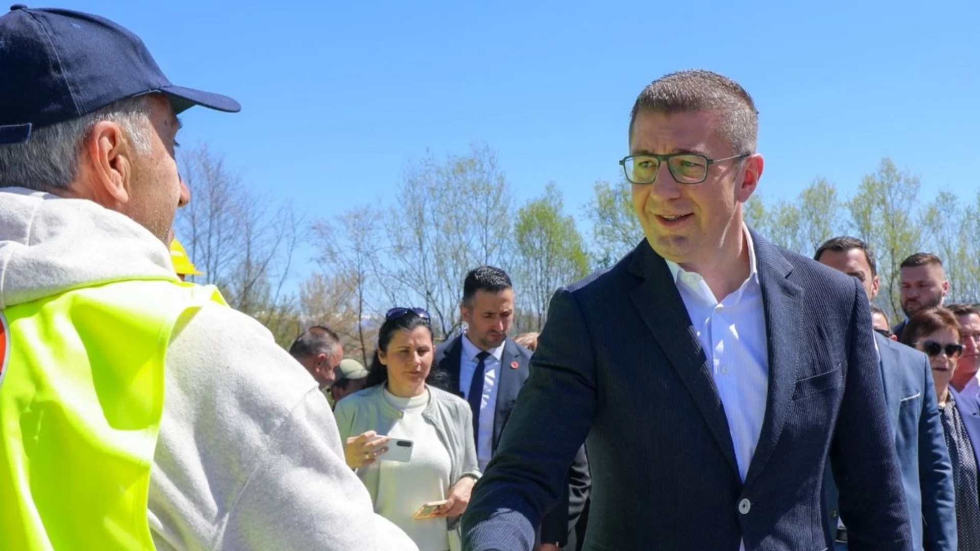 Политик от Скопие: Правителството на Мицкоски се ръководи от фалшиви патриоти с български паспорти