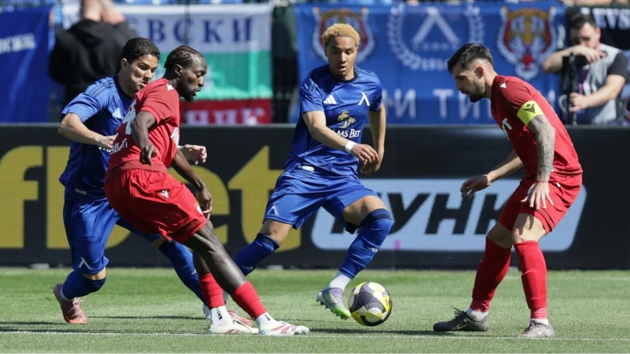 Първа лига НА ЖИВО: ЦСКА - Левски 1:2, ударно начало на втората част!