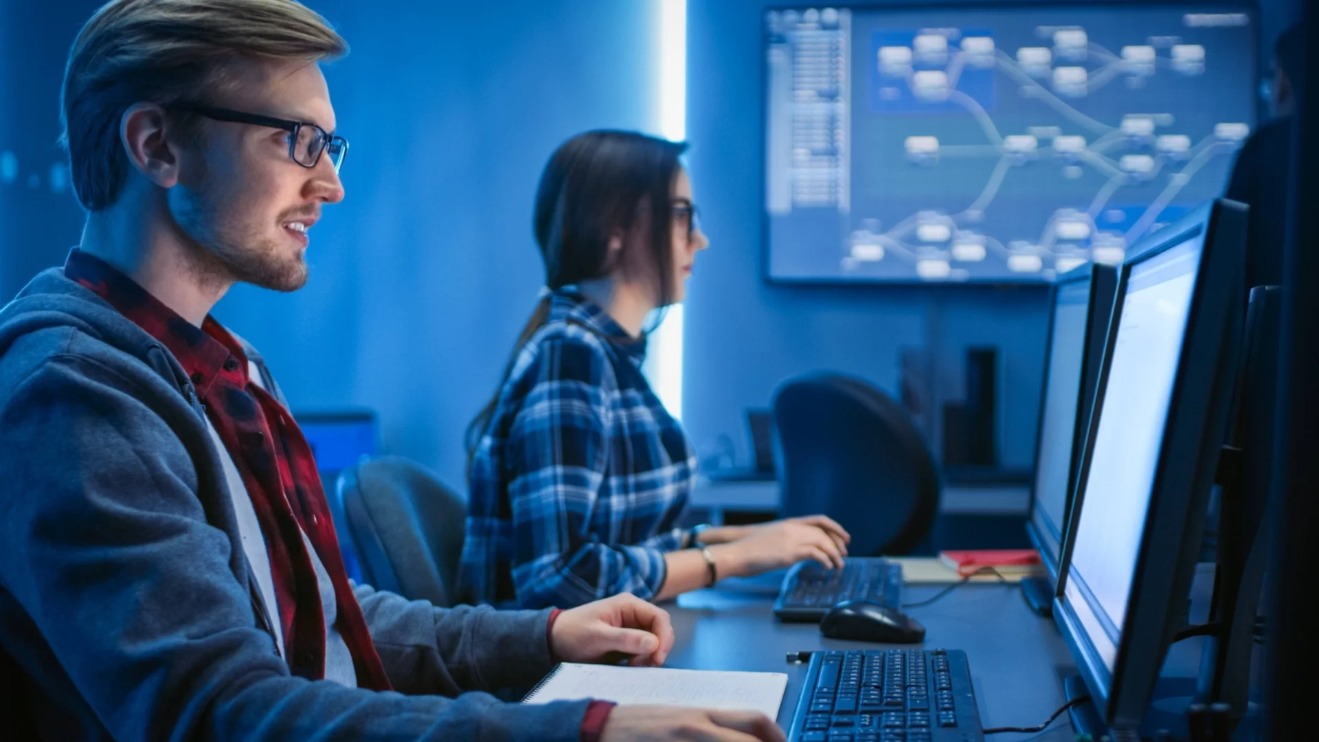 Над 229 000 британци на крак: Искат прекратяване на договорите с американския гигант Palantir