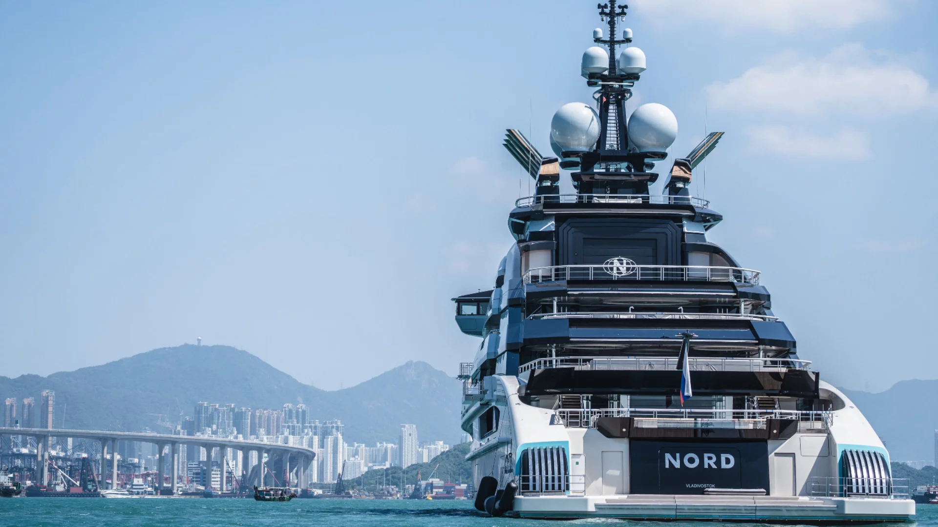 Яхтата на санкциониран руски олигарх мина спокойно Ормузкия проток. Япония с първа доставка на петрол от САЩ от старта на войната с Иран (ВИДЕО)