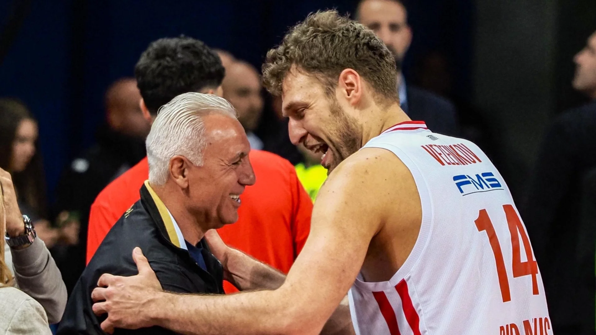 От великан към великан: Христо Стоичков поздрави Александър Везенков за уникалното постижение! (ВИДЕО)