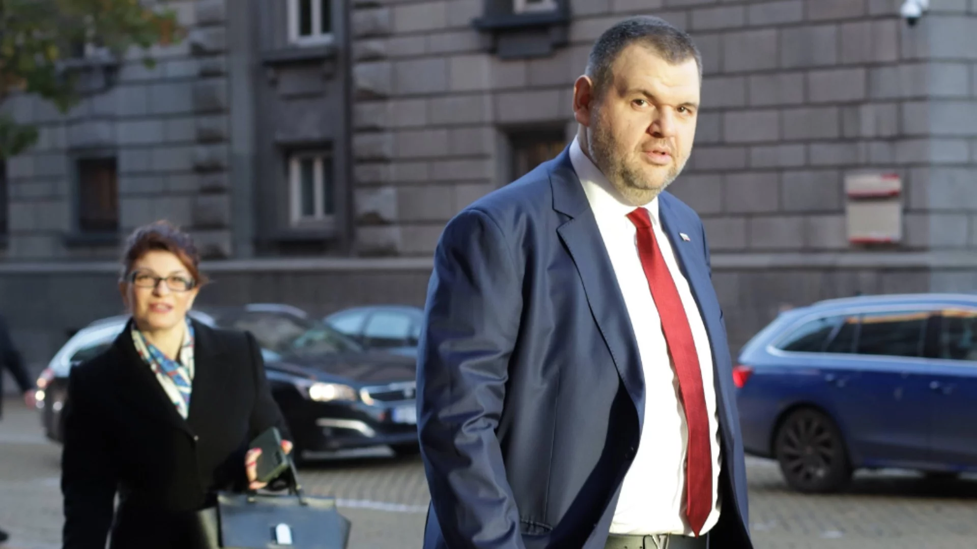 Пътували ли са Пеевски и Десислава Атанасова заедно с частен самолет? Дечев даде отговор