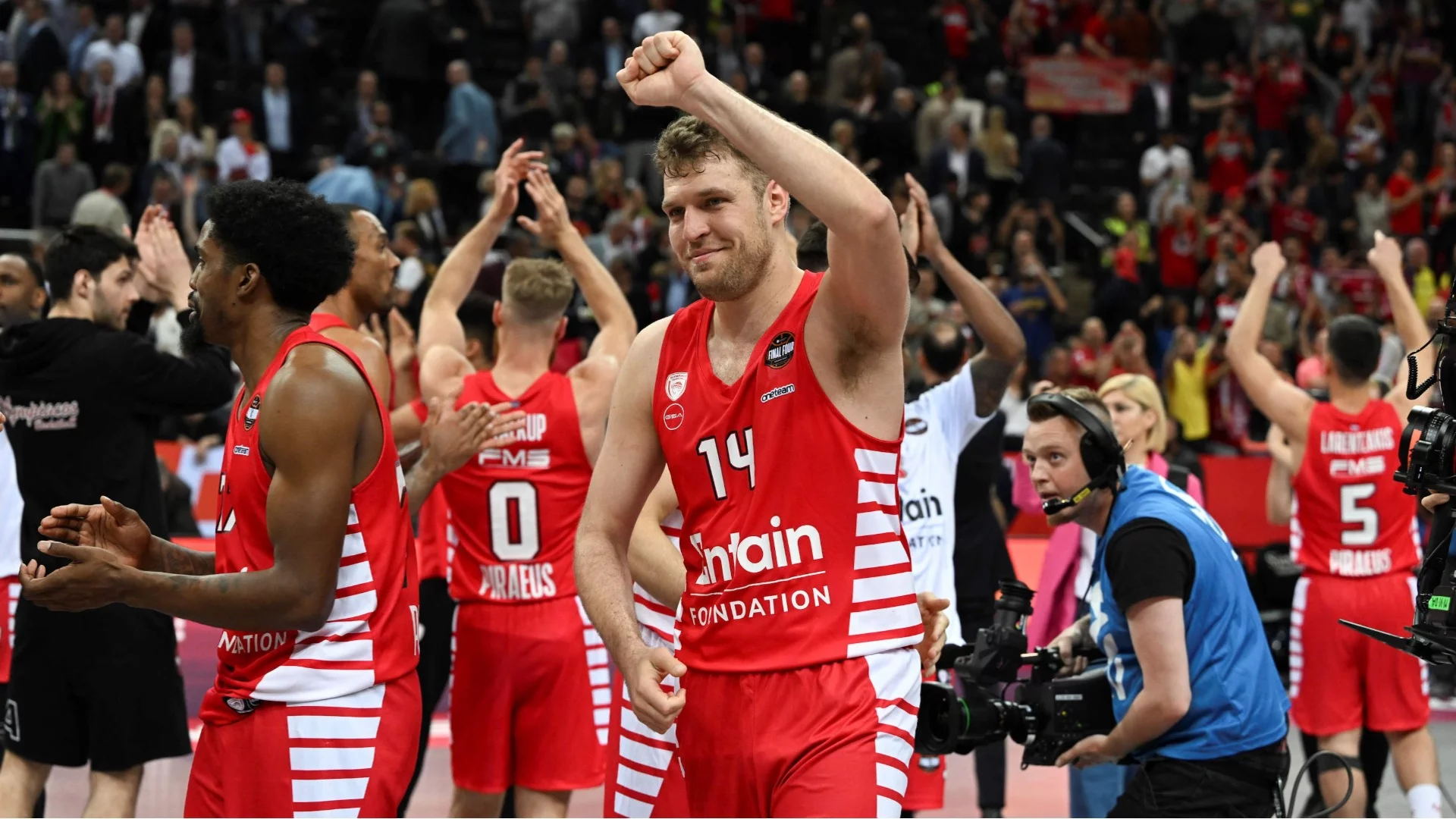 Историческо! Александър Везенков отново е №1 в Евролигата!