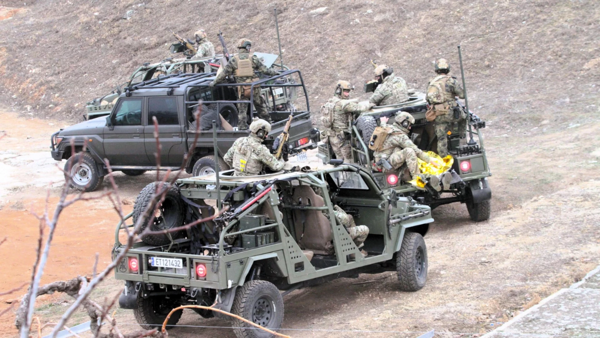 Военни колони тръгват от София и Ловеч