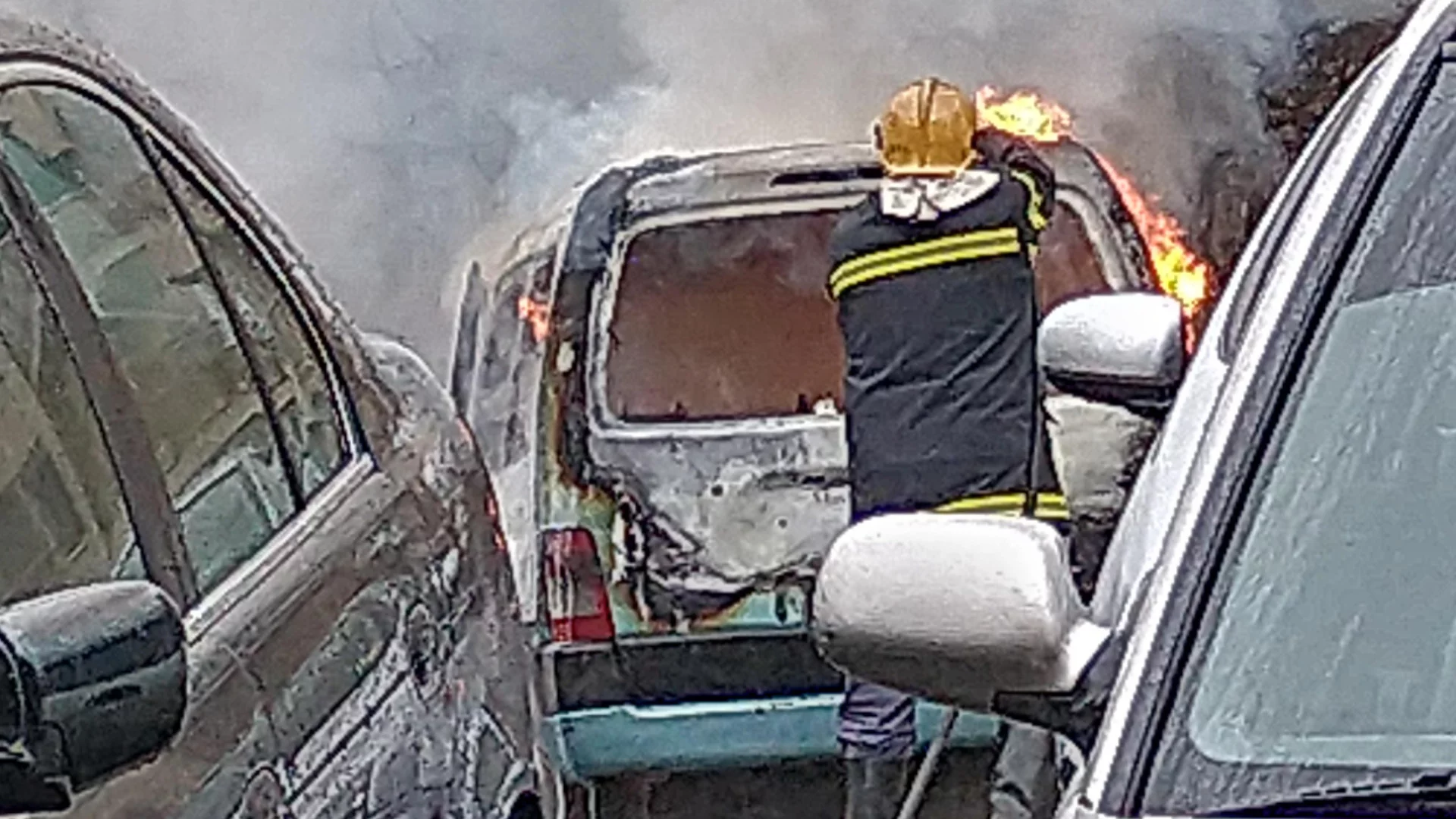 Бомба взриви автобус и изби десетки хора в Колумбия (ВИДЕО)