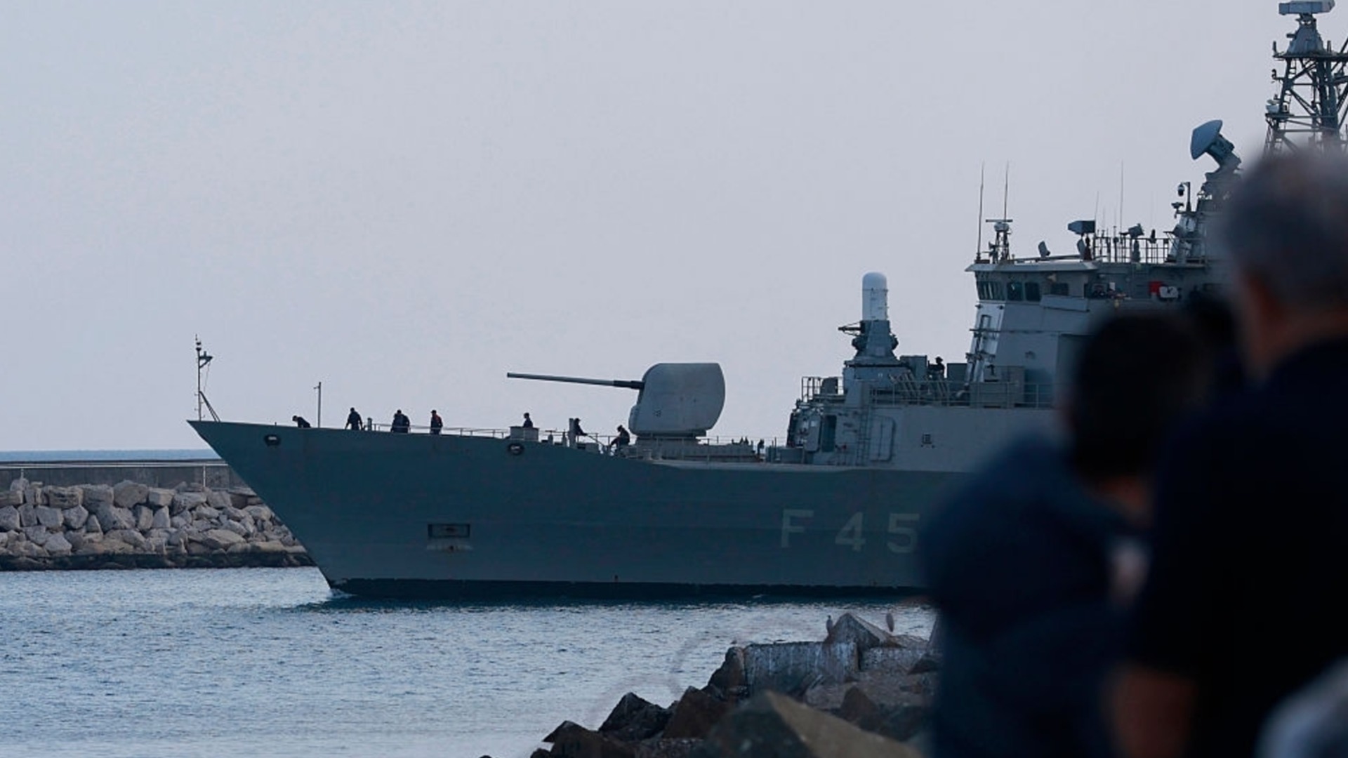 САЩ задържаха кораб, опитал се да мине през блокадата на Иран