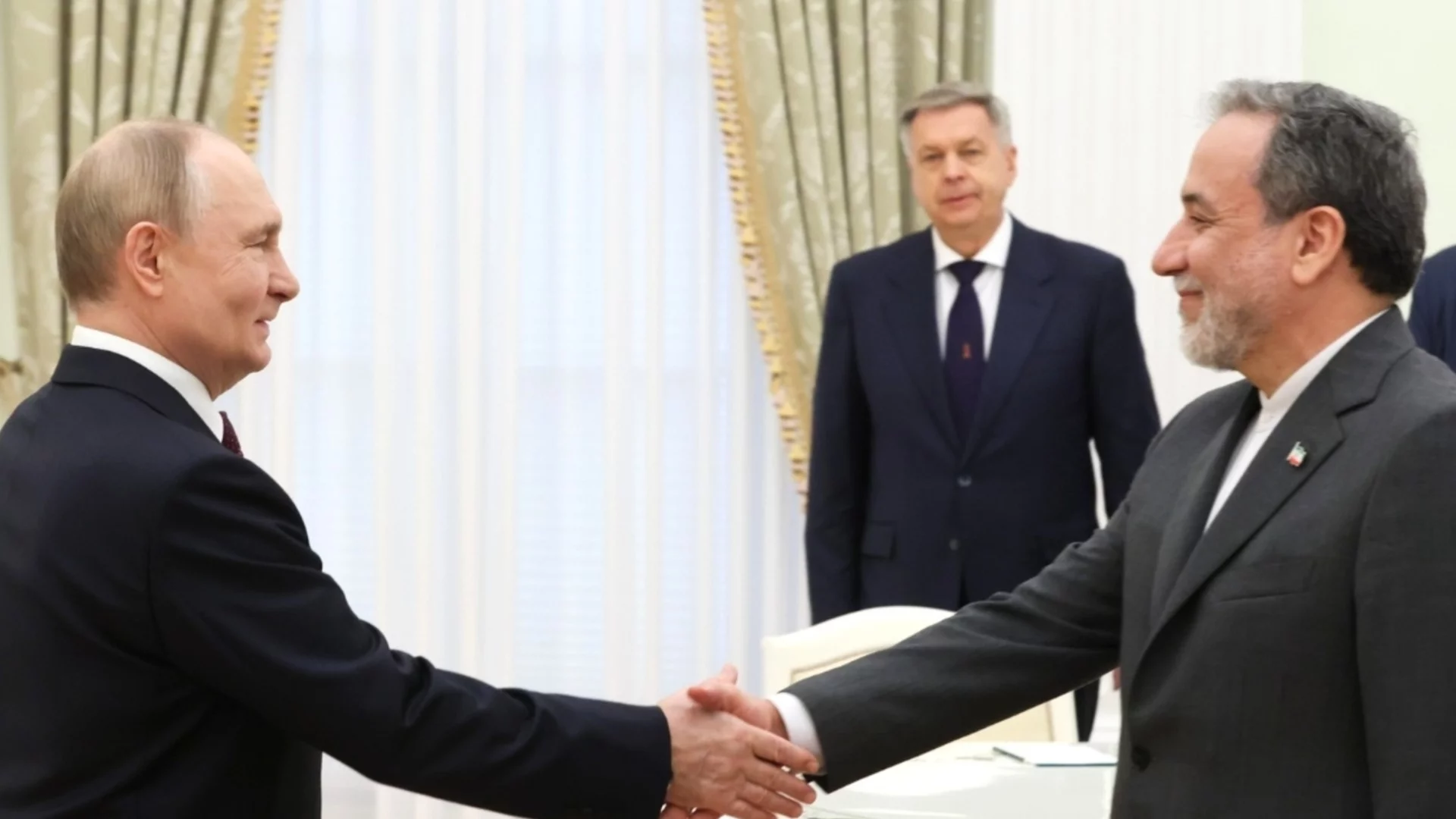 След провала на преговорите със САЩ Иран прати външния си министър на консултации при Путин