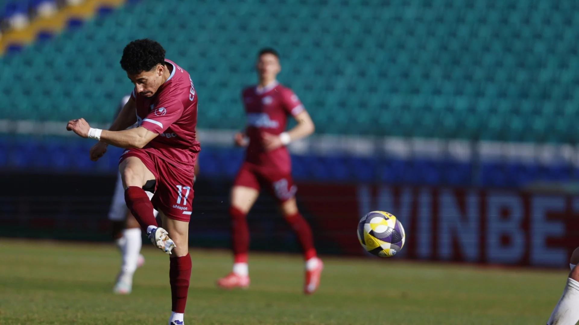 Шедьовър донесе безкрайно ценна точка на борещ се за оцеляване в Първа лига