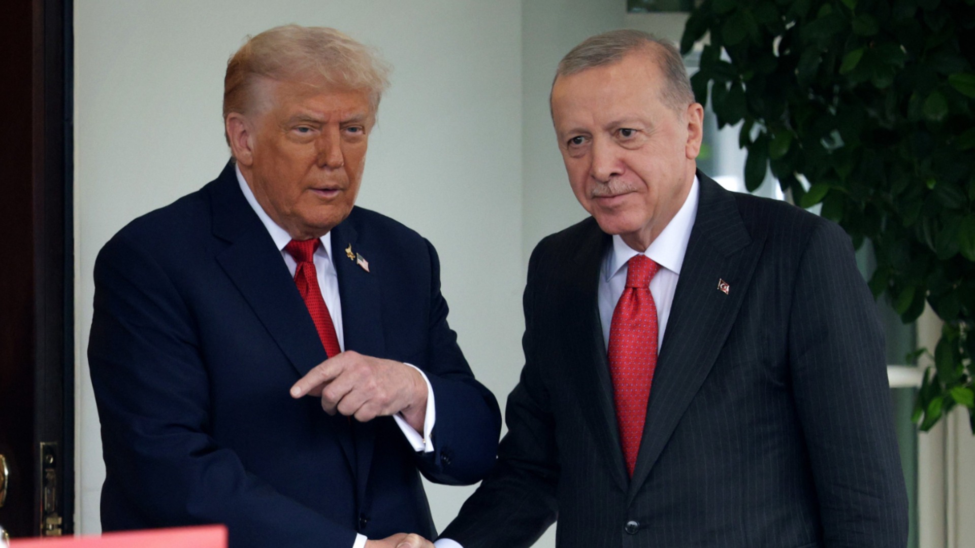 След стрелбата във Вашингтон: Ердоган предлага подкрепа на Тръмп