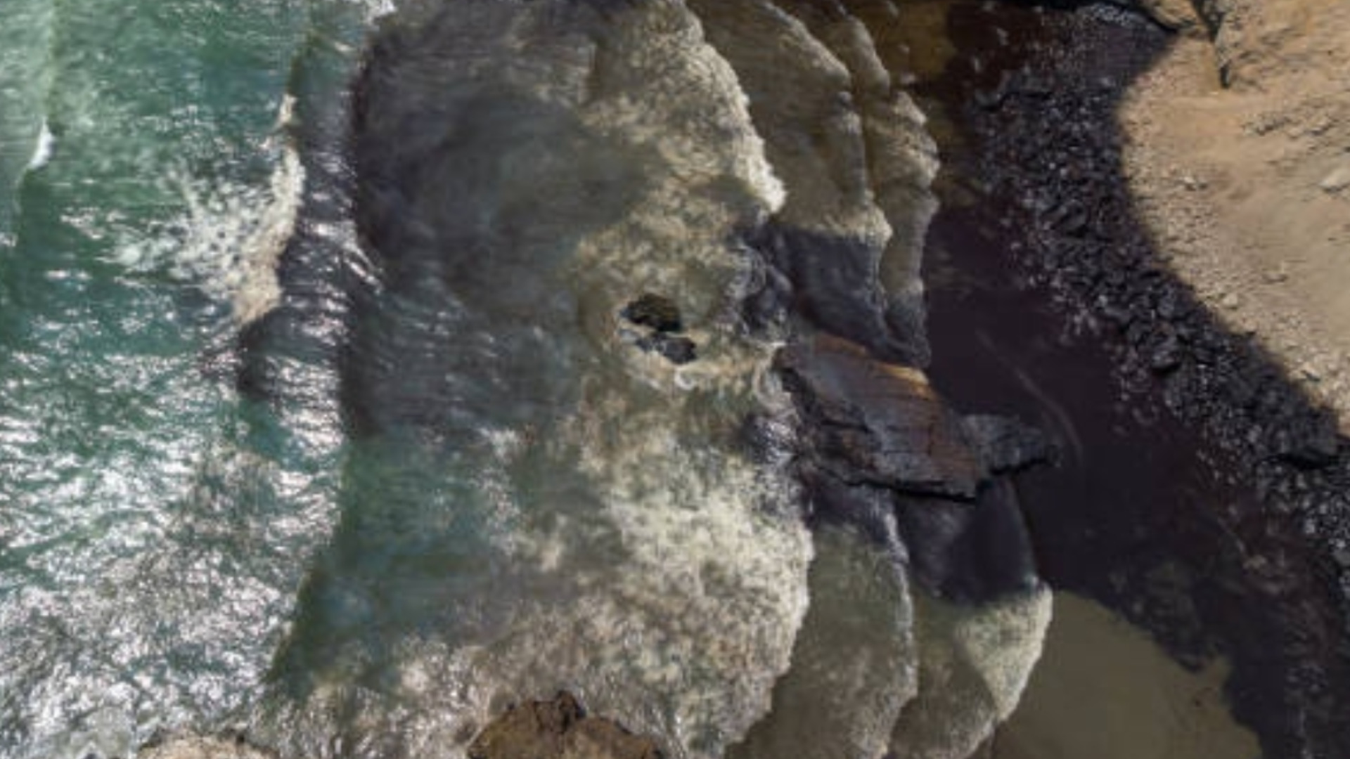 Петролен дъжд, отровен въздух - няма проблем за туризма в Туапсе, твърди Руският туристически съюз (ВИДЕО)