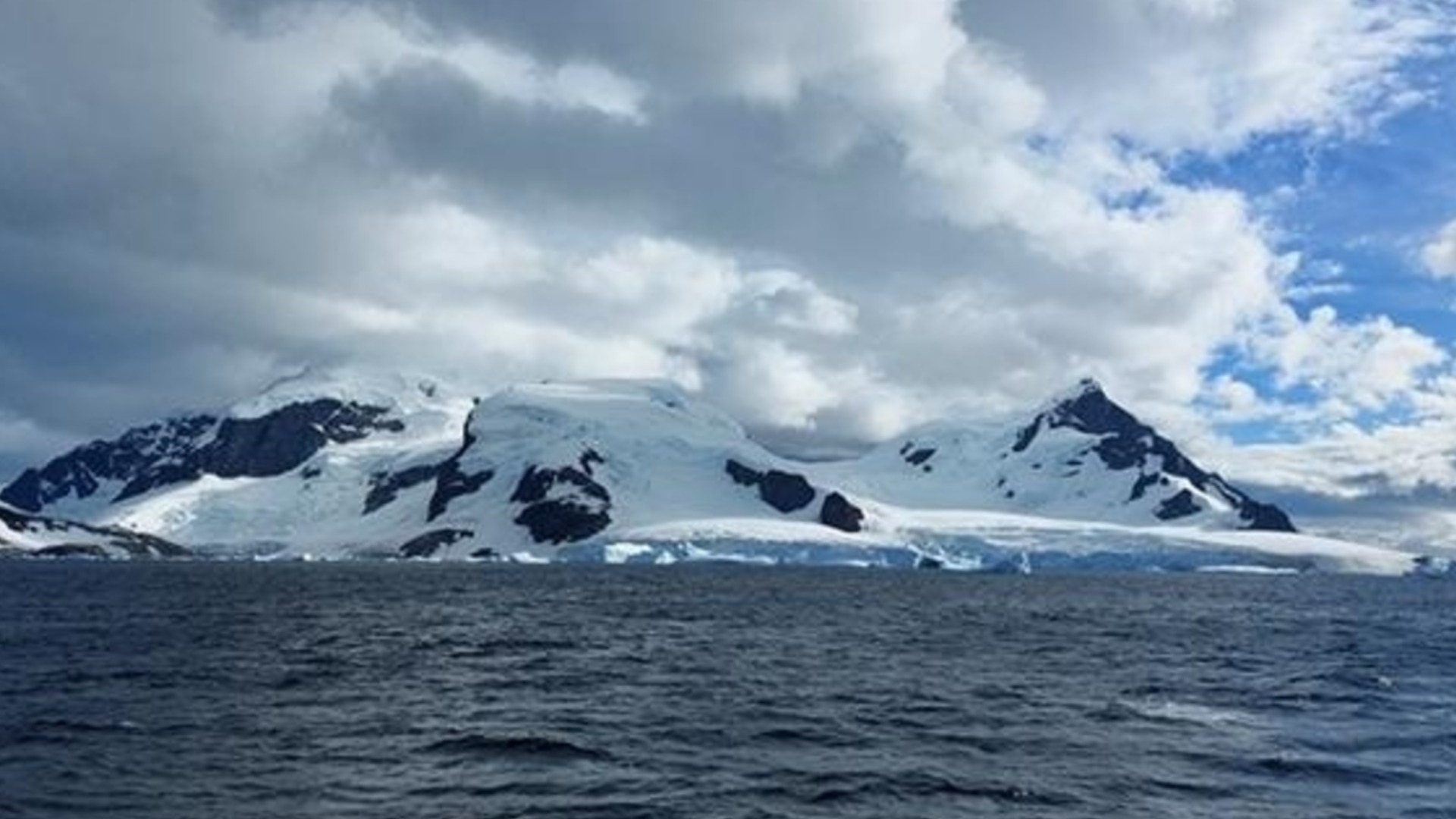 Учени отриха кехлибар под леда на Антарктида: Какво означава това?