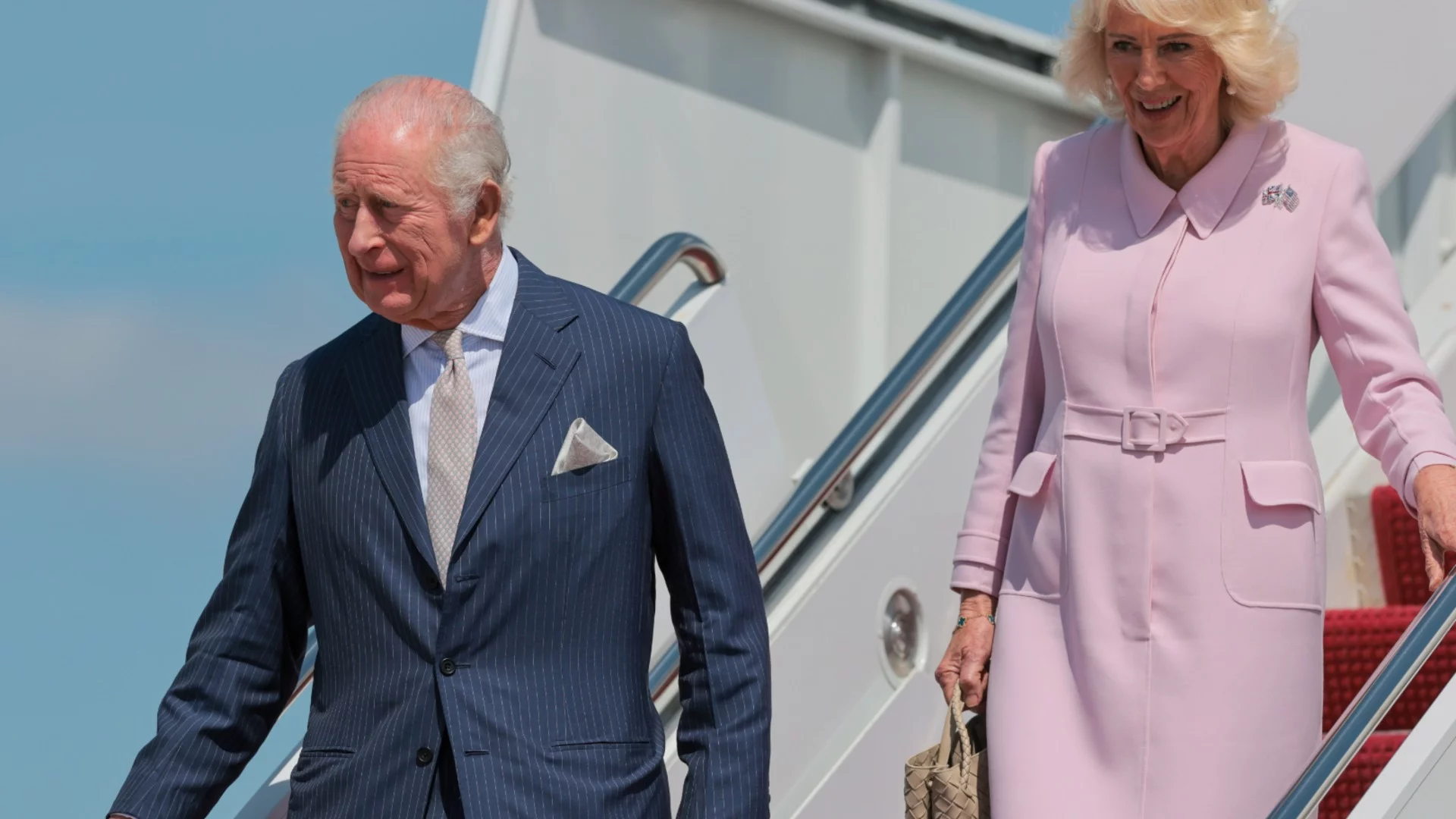 Въпреки стрелбата: Крал Чарлз III и Камила пристигнаха на държавна визита в САЩ (СНИМКИ+ВИДЕО)