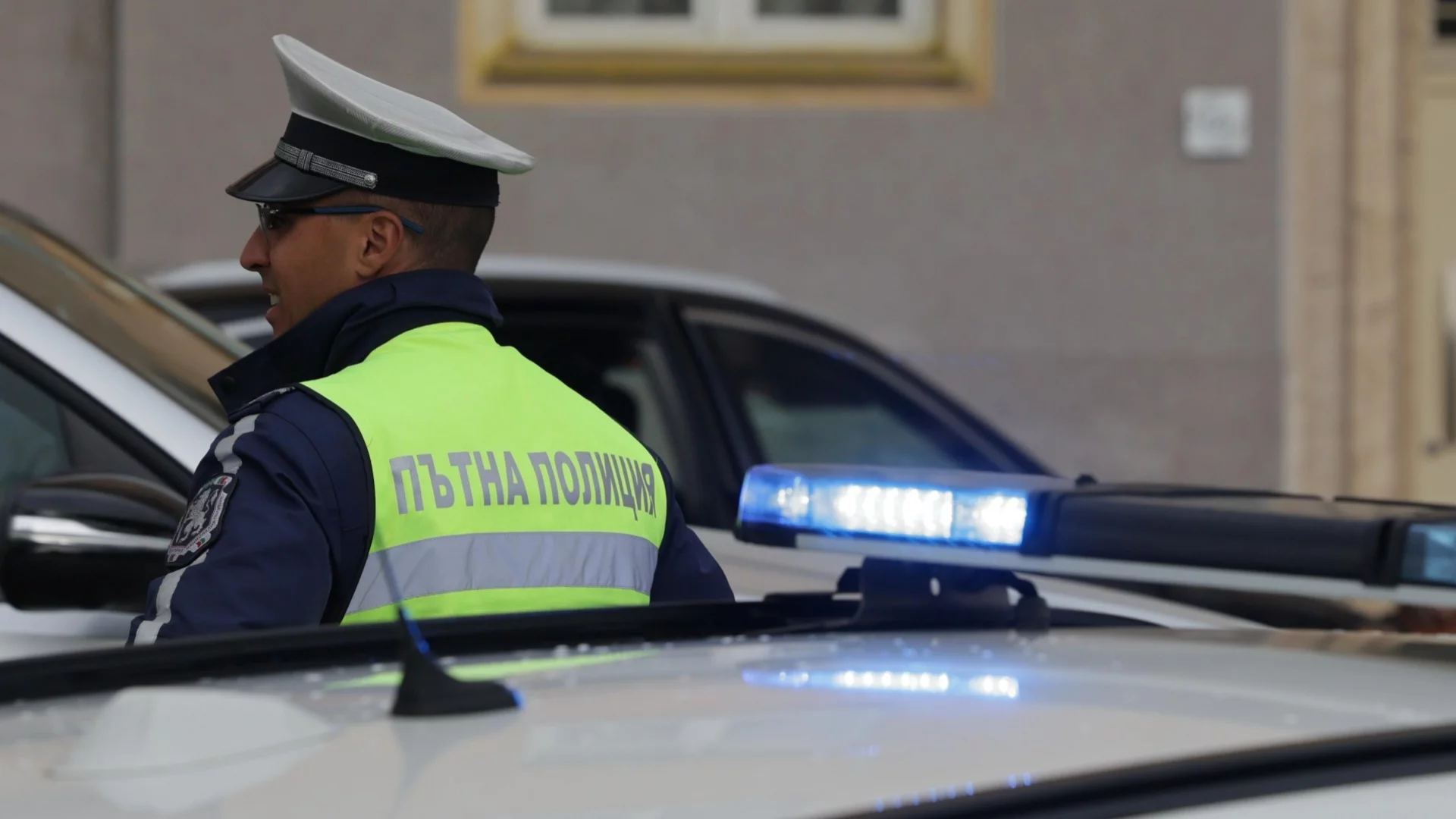 Първо направил скандал, после карал пиян и без номера на колата