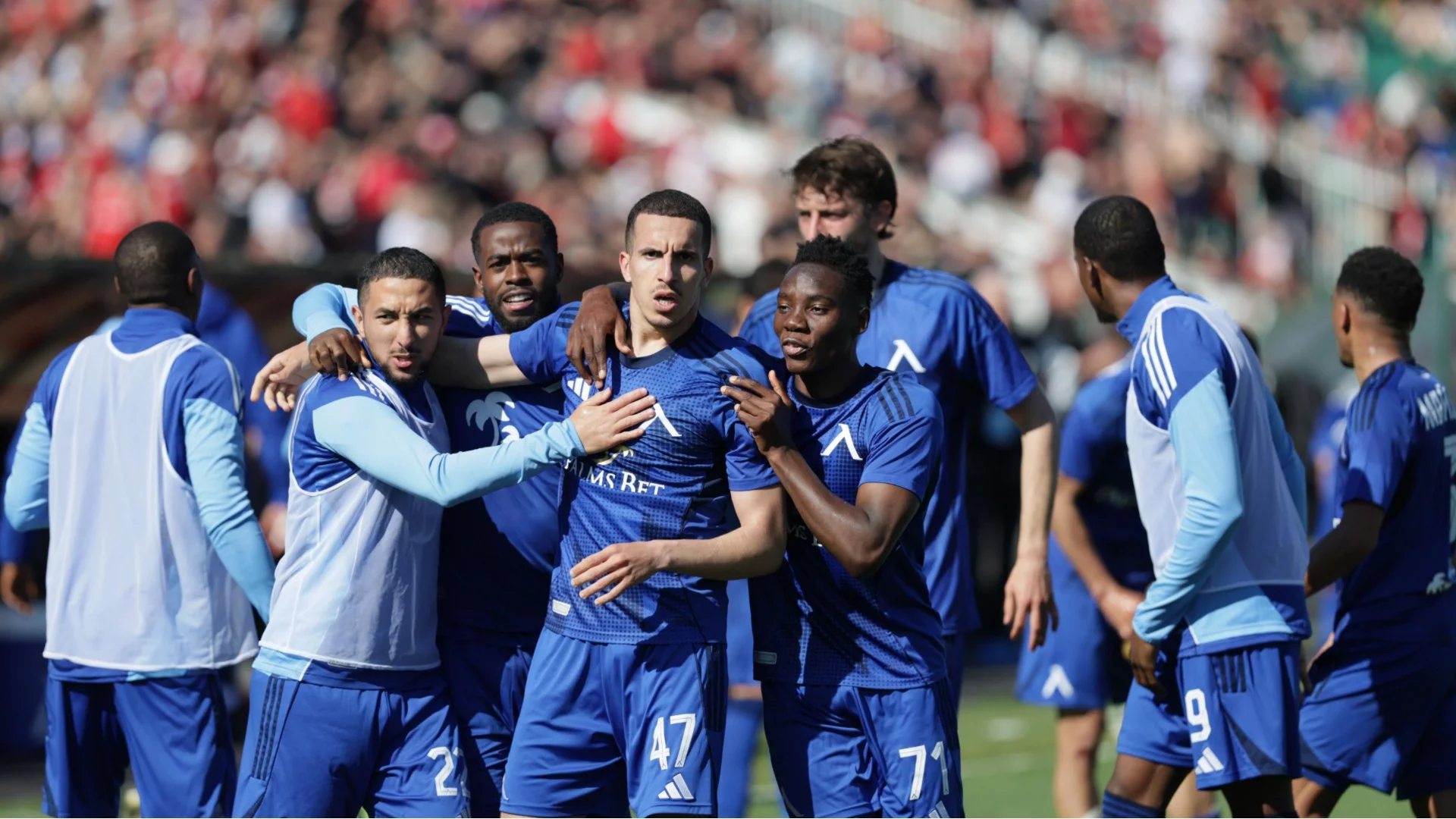 Символичен край на хегемонията: Левски вдига титлата на "Герена" с шпалир от Лудогорец?