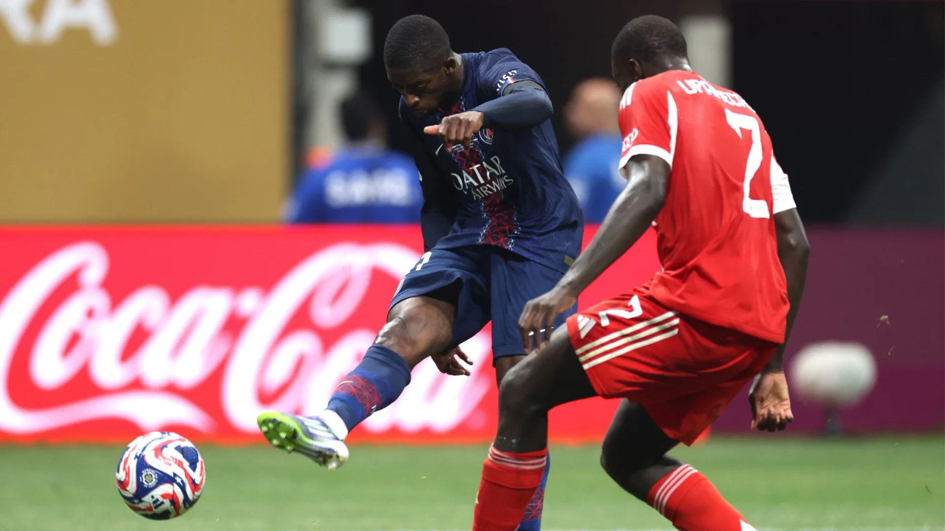 "Съперници на терена, братя по съдба": Звезди на Байерн и ПСЖ с лекция за истинския смисъл на футбола