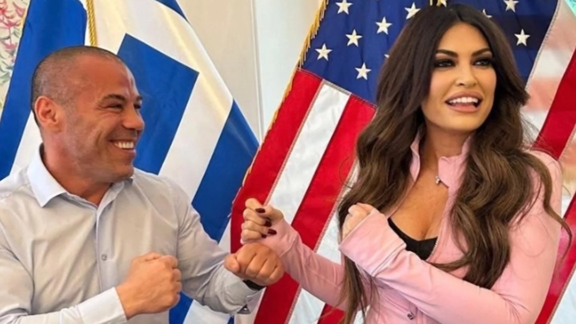 Предизвикателната американската посланичка показа юмруци на един от най-силните мъже в Гърция (ВИДЕО)