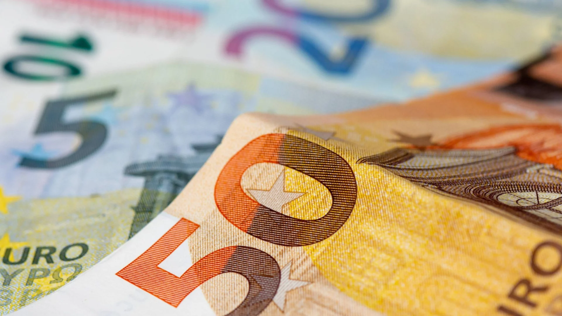 Пазарите в шах: Неочакван обрат при еврото