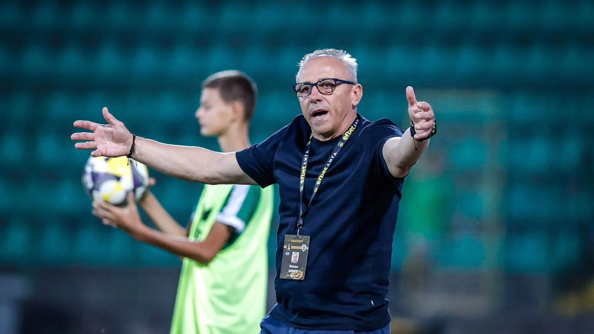 Илиан Илиев и Черно море опитват да отмъкнат трансферна цел на ЦСКА