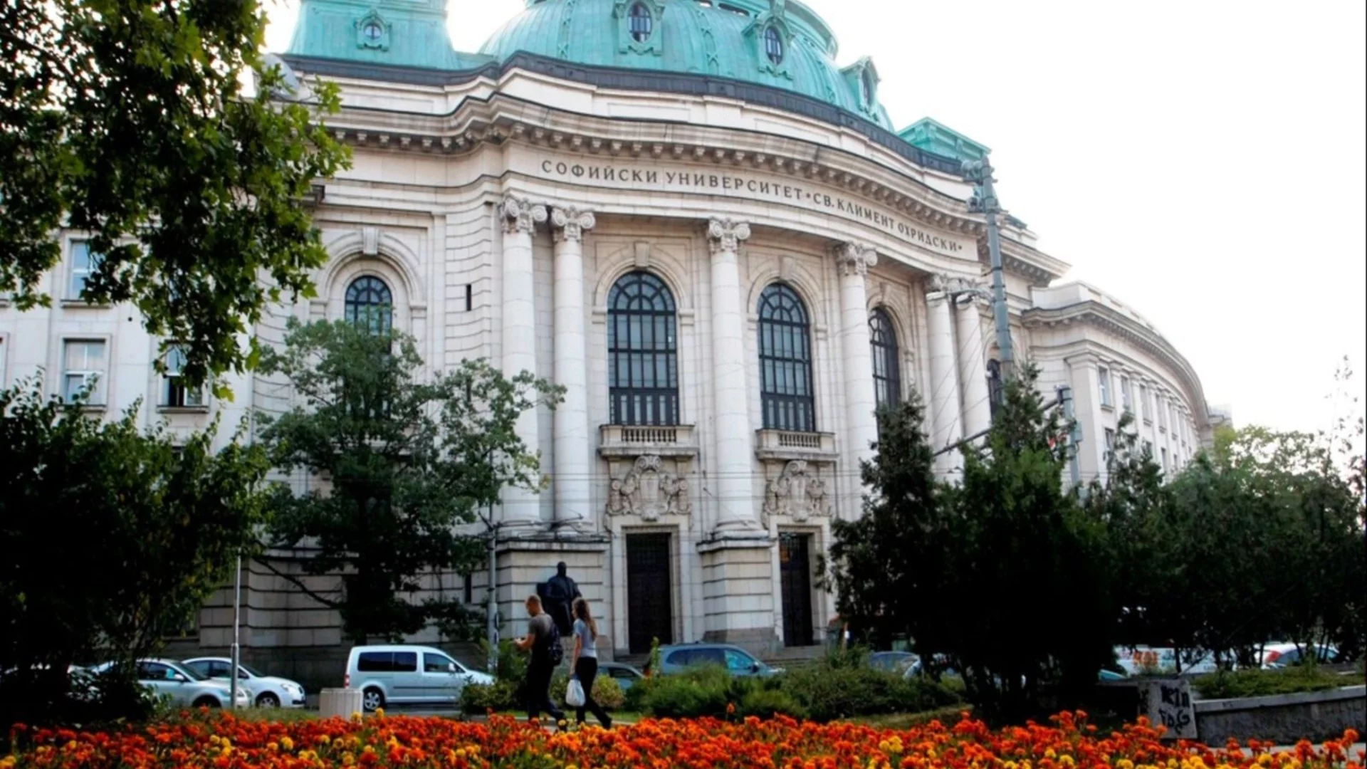 Опасна диагноза: Най-старият ни университет рискува да спре да обучава фармацевти и медици