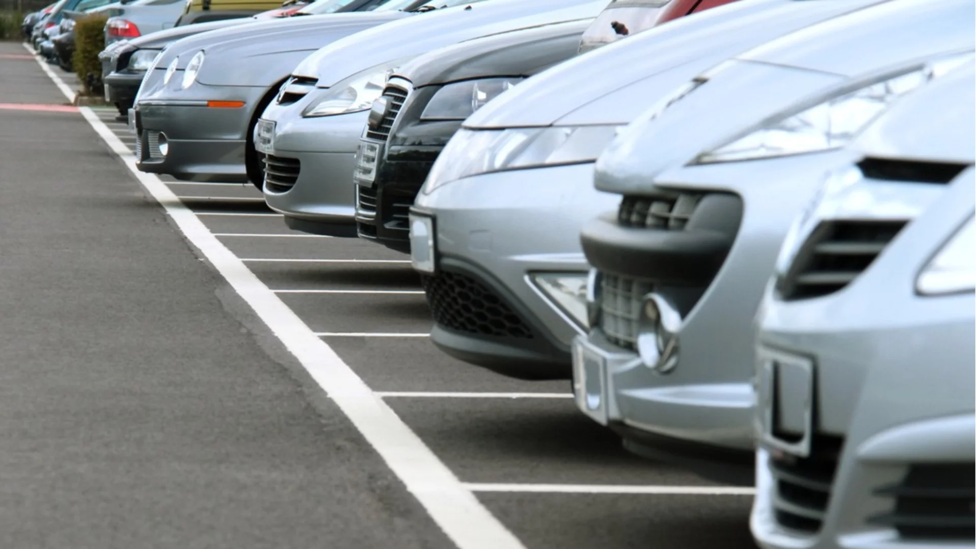 Добра новина за софиянци: Разкриват 1200 нови места за паркиране