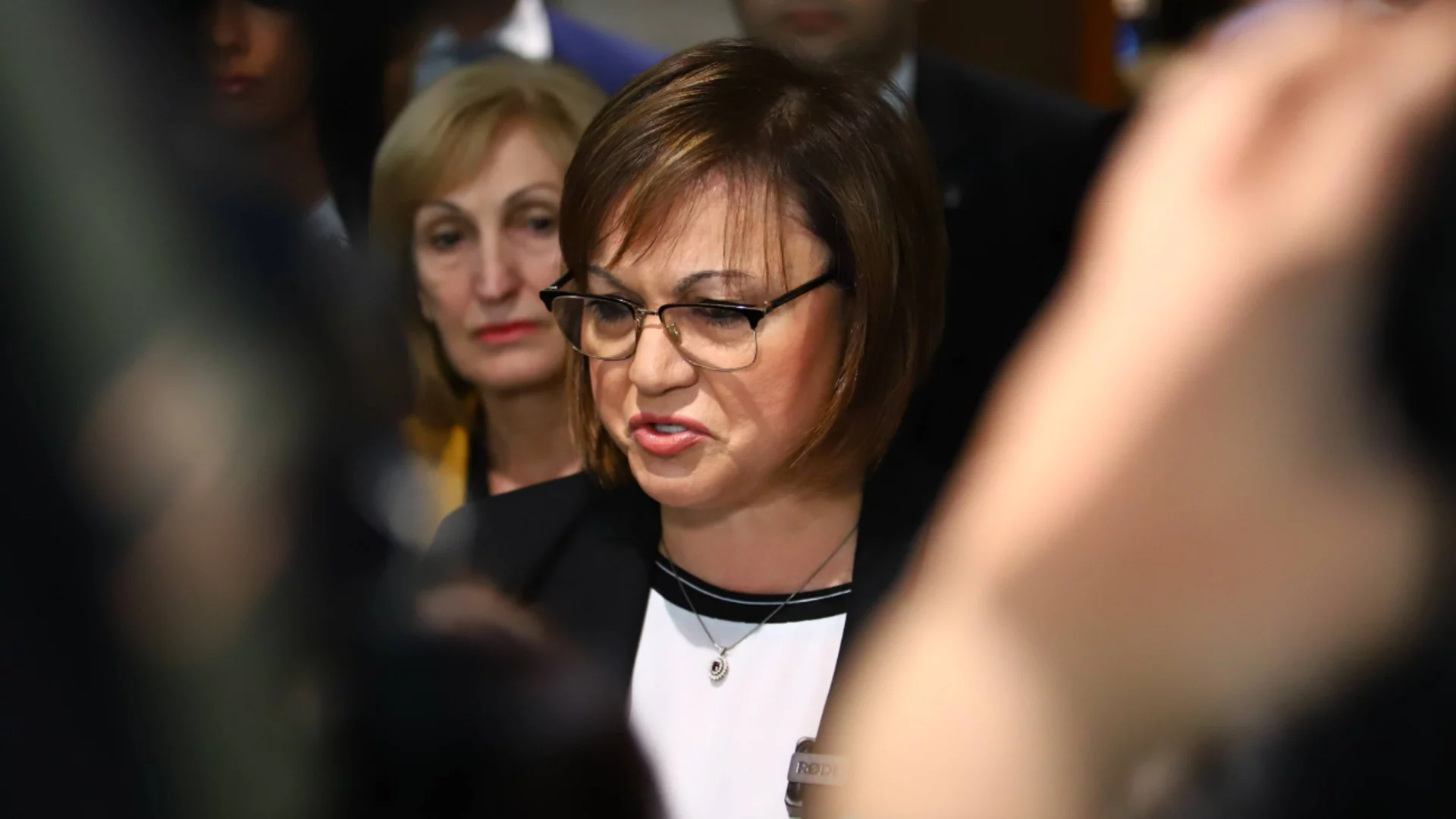 "Писна ми": Нинова бясна на "гробокопачите на БСП" и Станишев на Пеевски и Местан