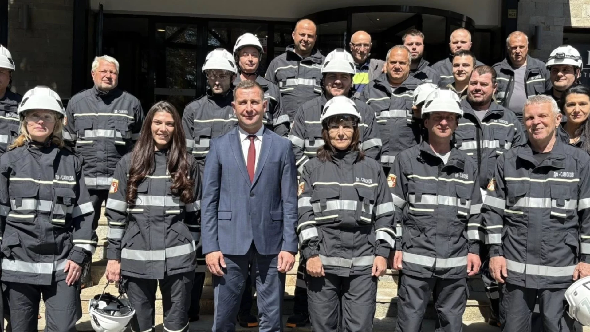 Доброволци от Самоков участваха в реакция при големи и сложни пожари