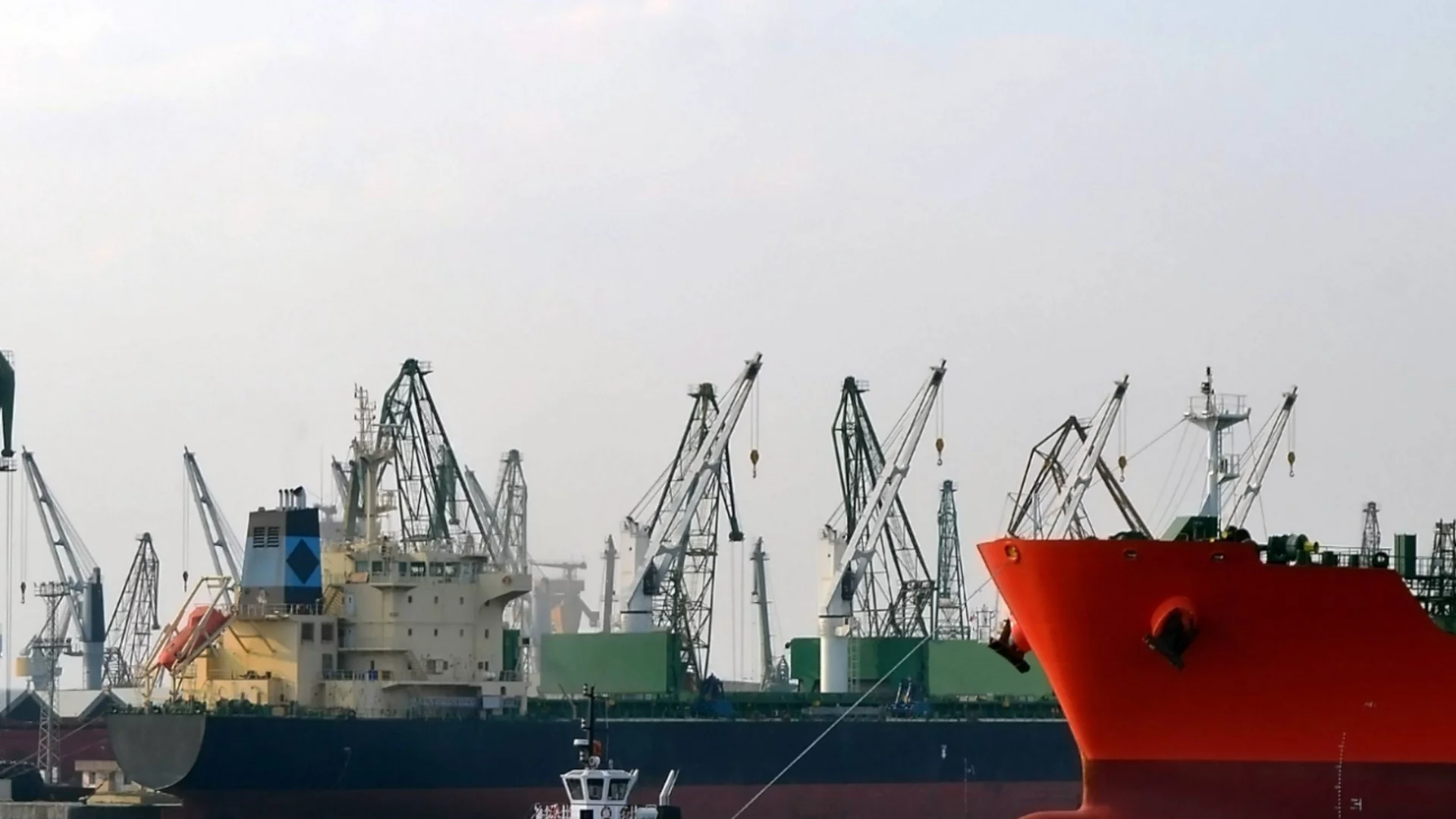 Китай построи гигантски кораб за превоз на над 10 000 автомобила