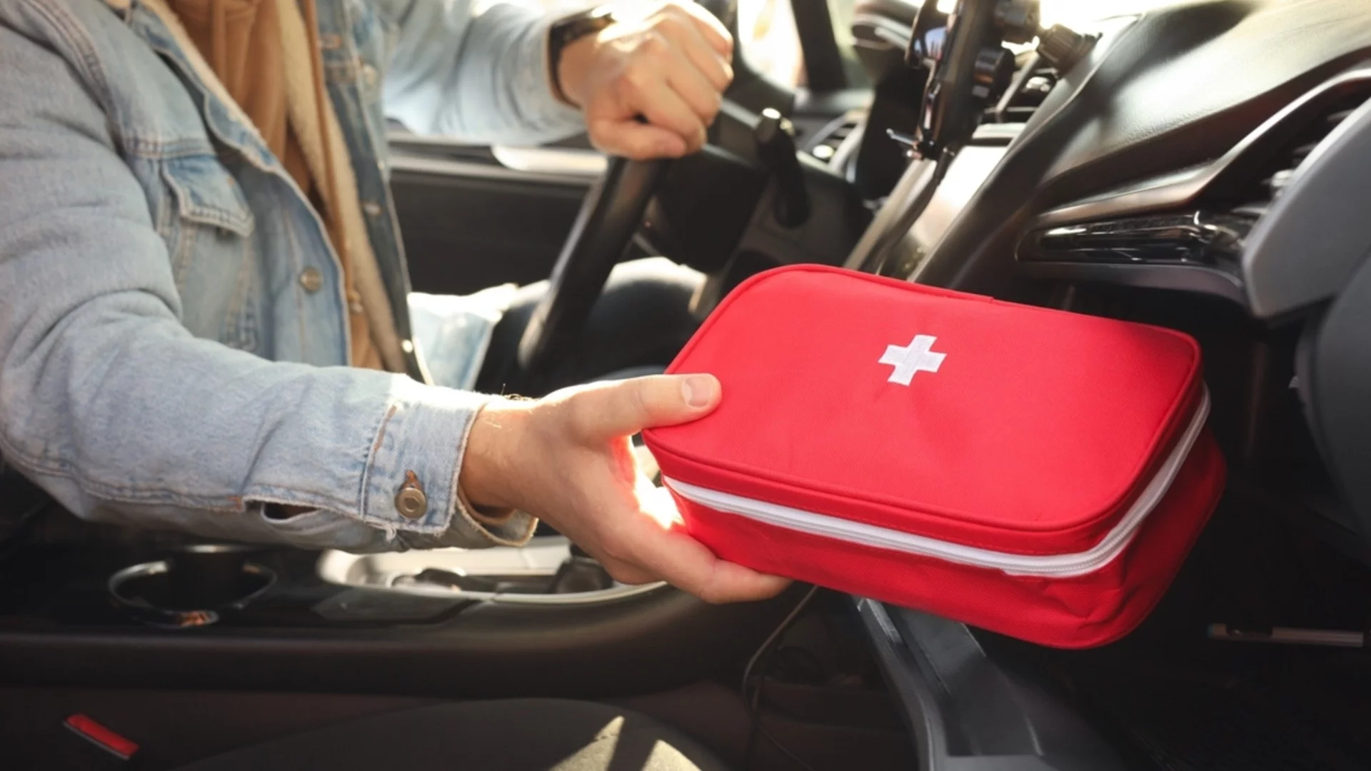 "Типично по български": Спекула с двойни цени на аптечките за Гърция