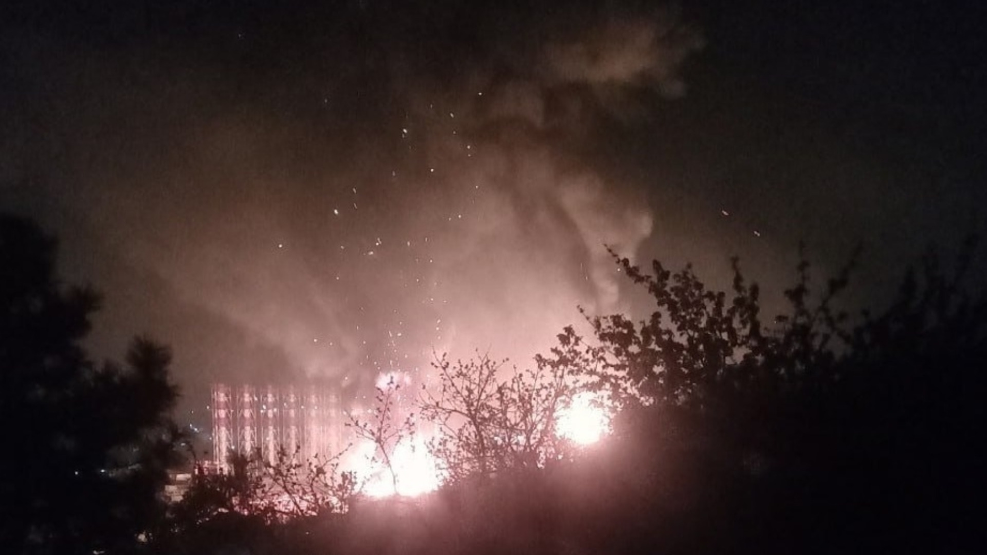 Има още какво да се руши: Украйна пак подпали рафинерията в Туапсе (ВИДЕО)