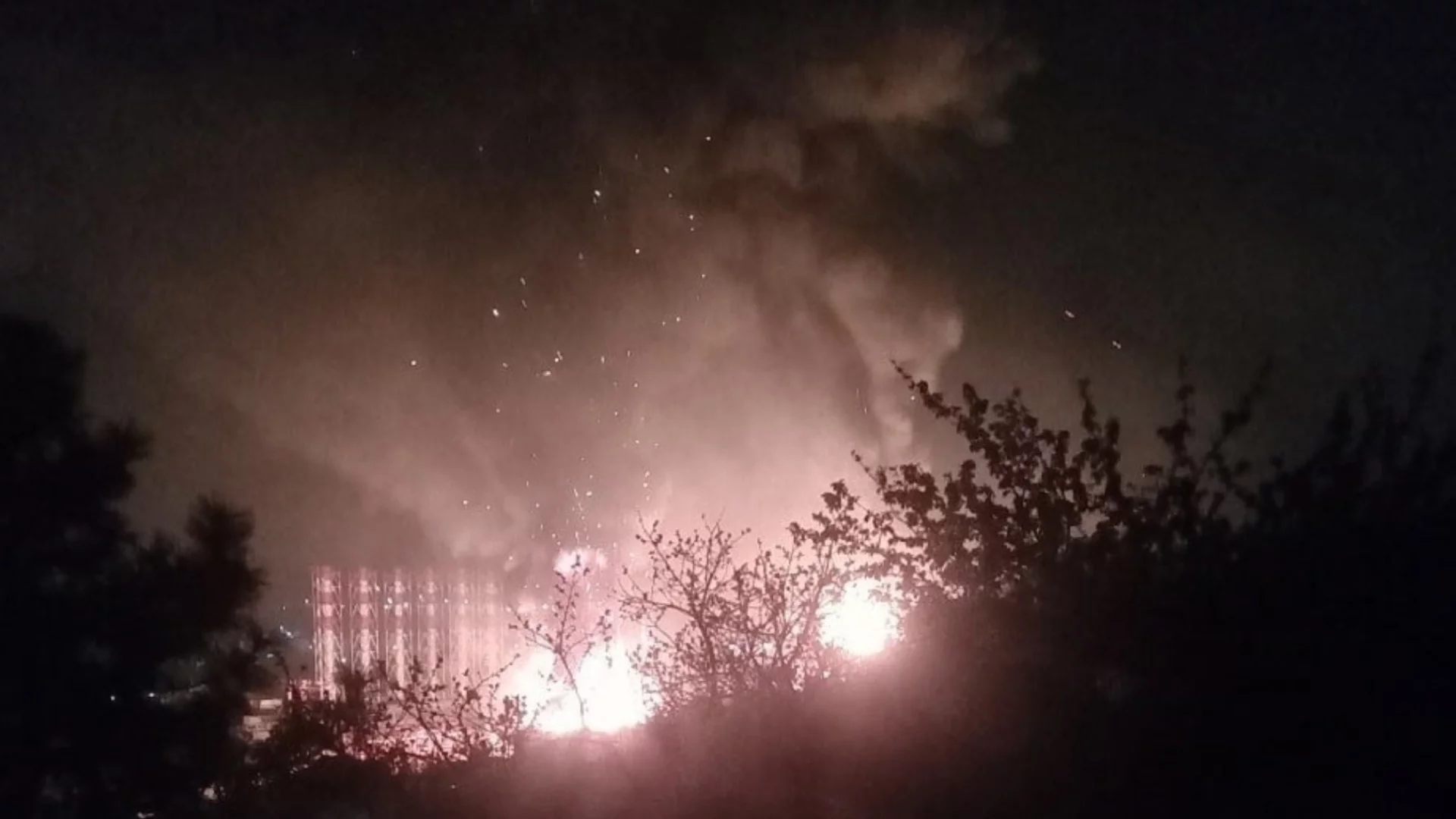 Има още какво да се руши: Украйна пак подпали рафинерията в Туапсе (ВИДЕО)