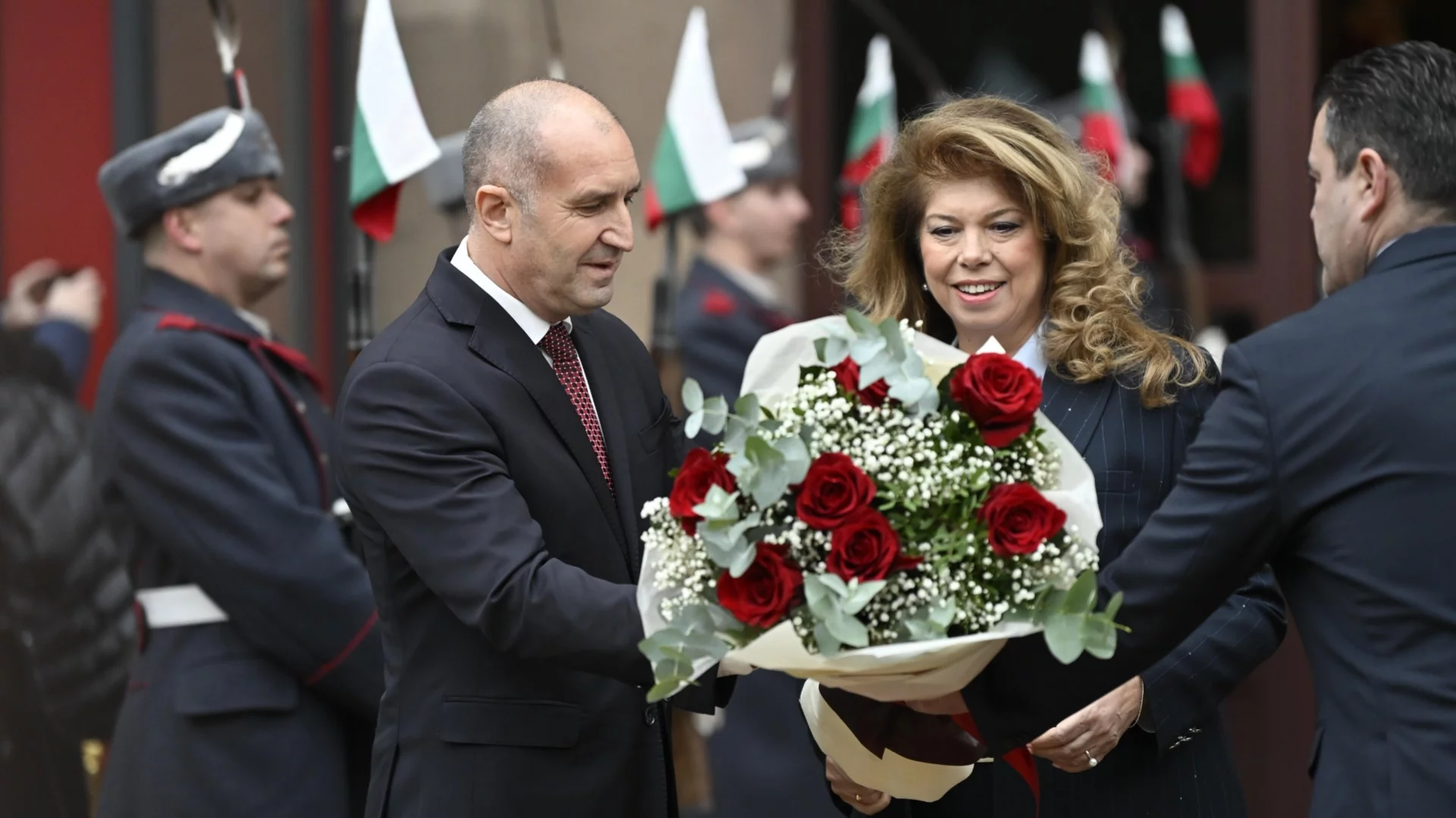 Йотова ще обира и негативите, и позитивите от управлението на кабинета Радев: Анализ